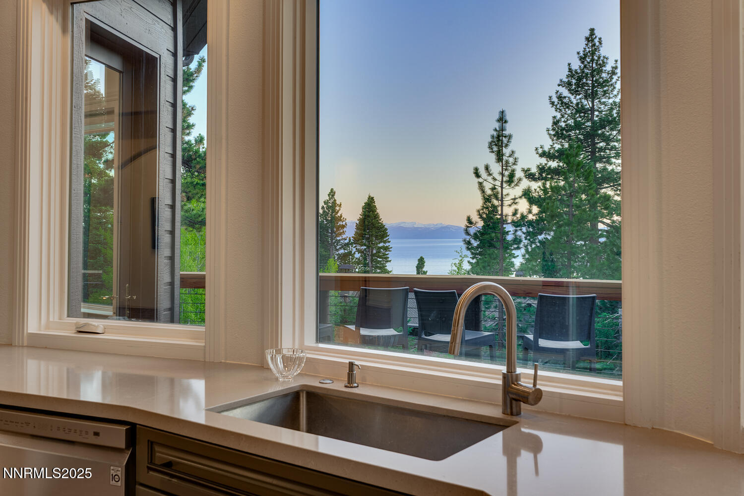 949 Fairview Blvd Incline-large-020-038-