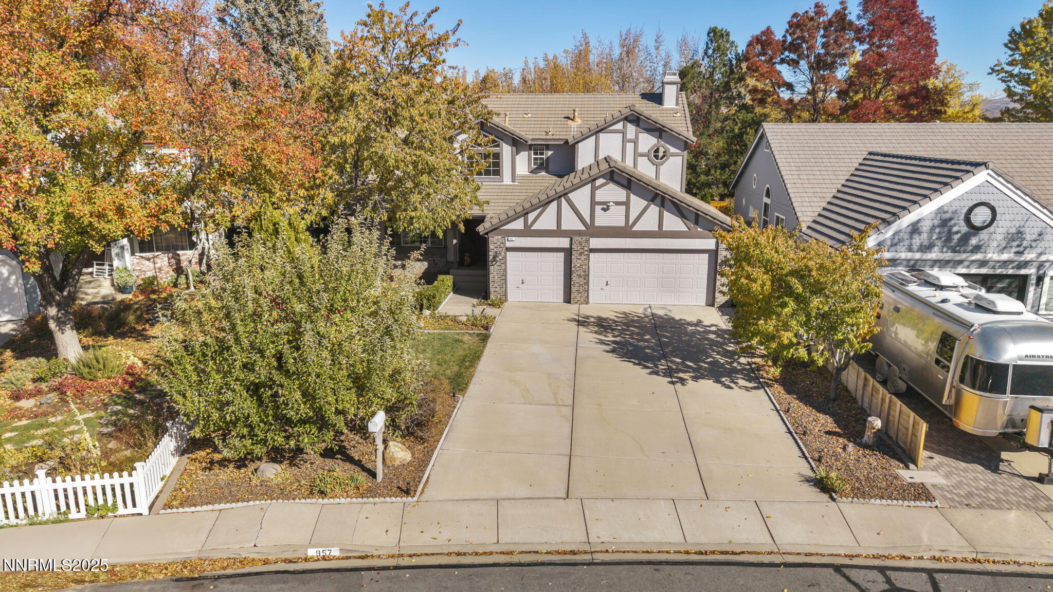 23-web-or-mls-957-leah-cir