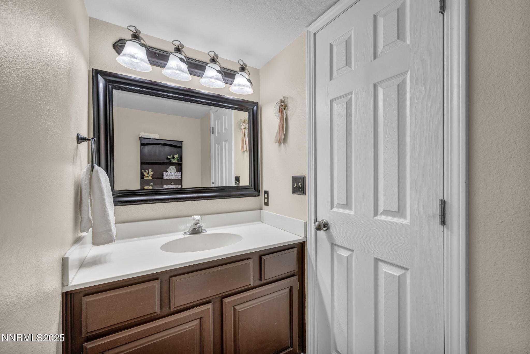 56-web-or-mls-957-leah-cir