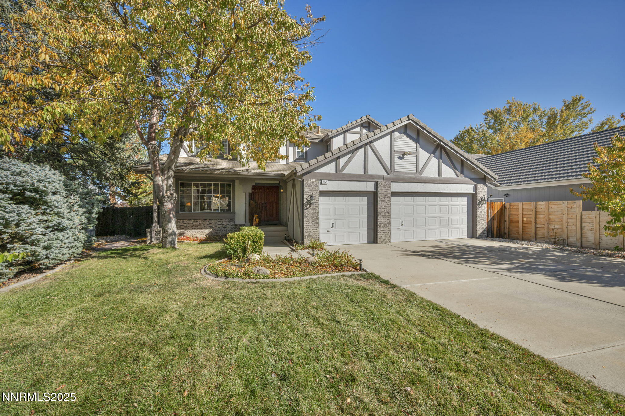 5-web-or-mls-957-leah-cir