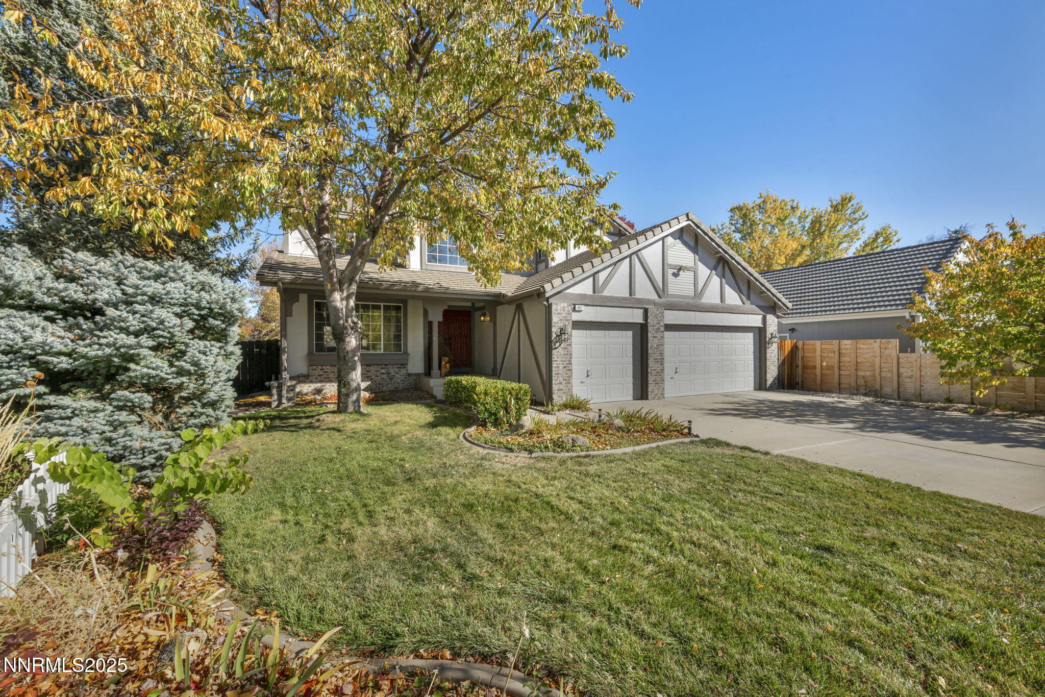 4-web-or-mls-957-leah-cir