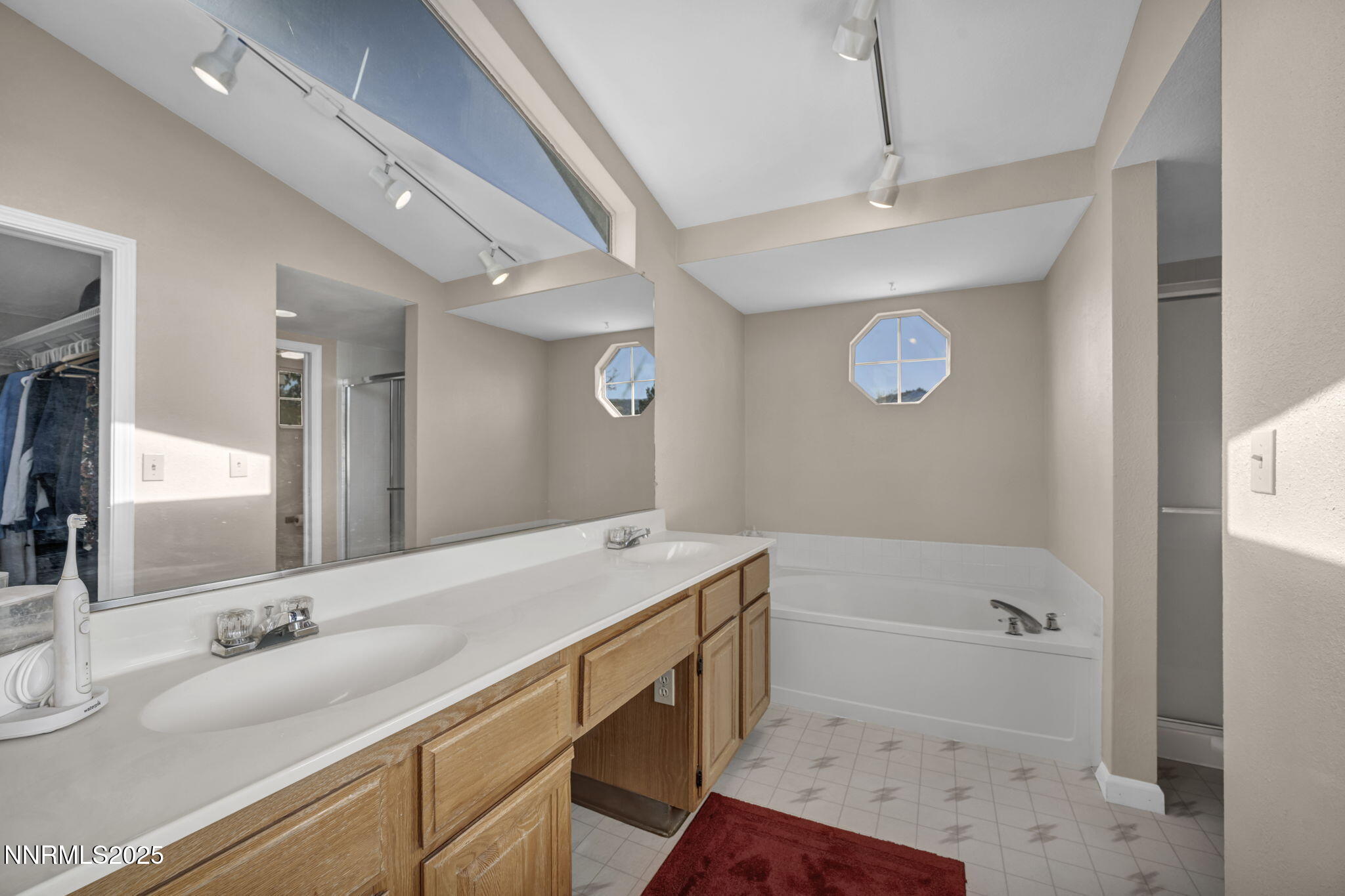 72-web-or-mls-957-leah-cir