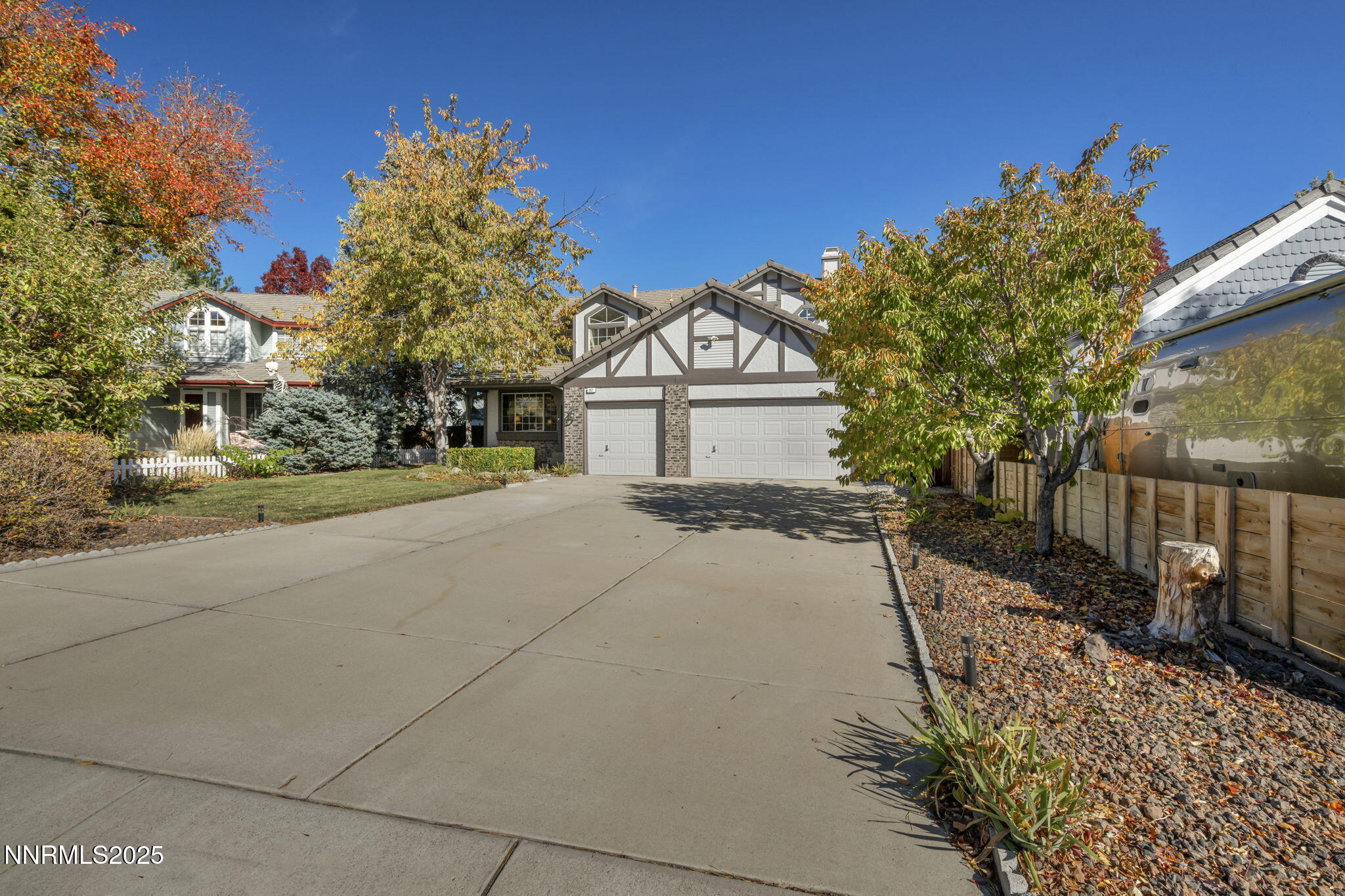 7-web-or-mls-957-leah-cir