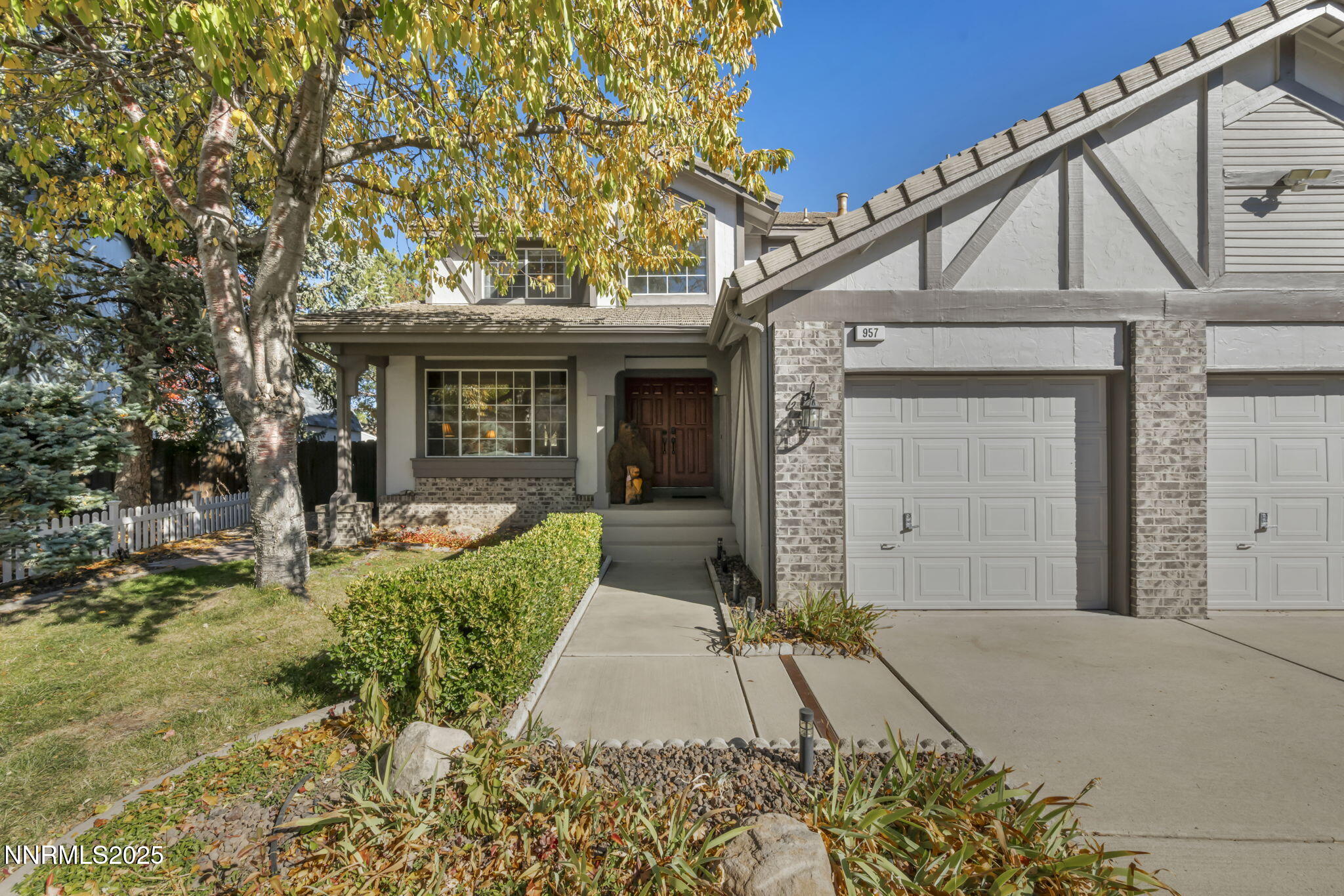 2-web-or-mls-957-leah-cir