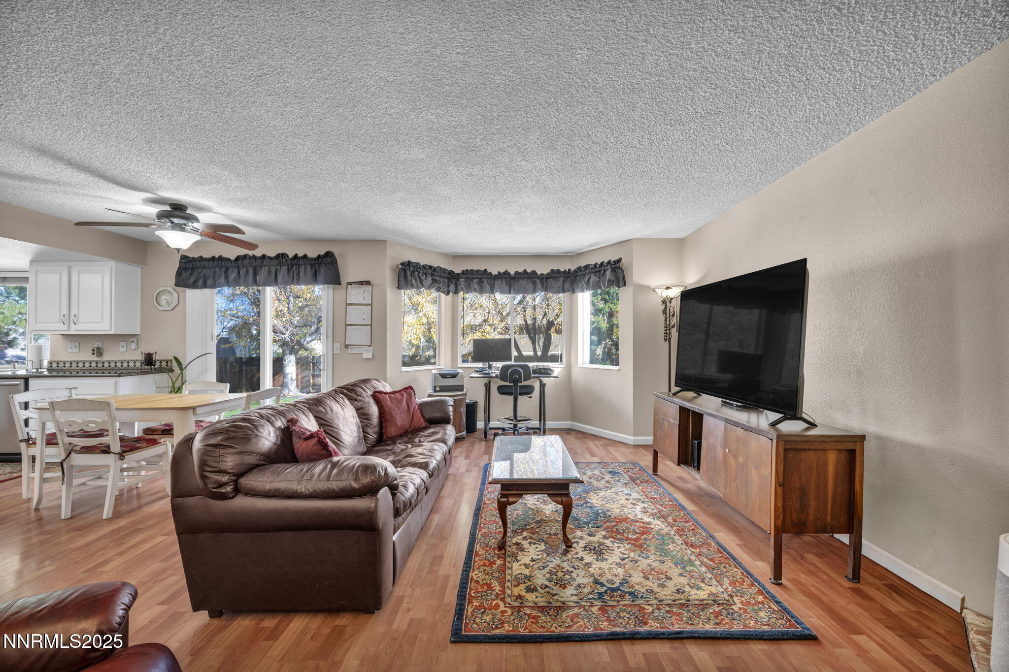 41-web-or-mls-957-leah-cir