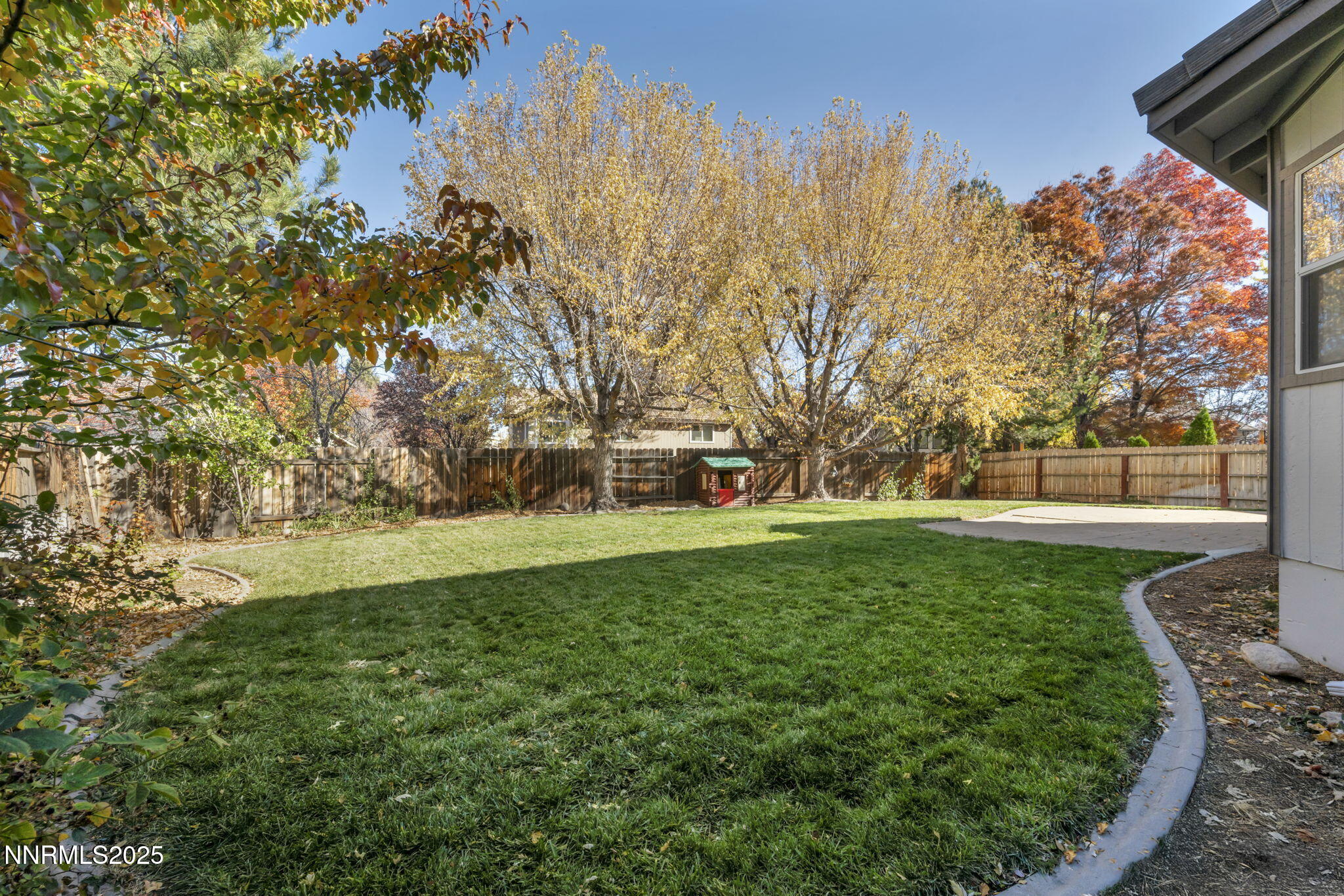 16-web-or-mls-957-leah-cir