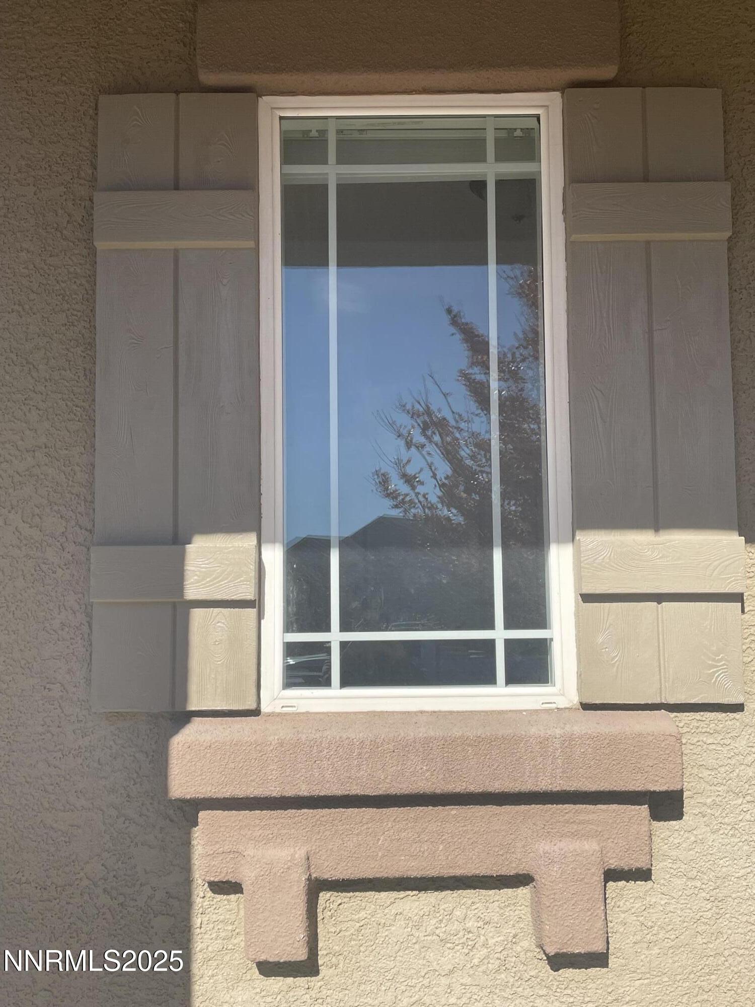 180 Walnut EXTERIOR WINDOW