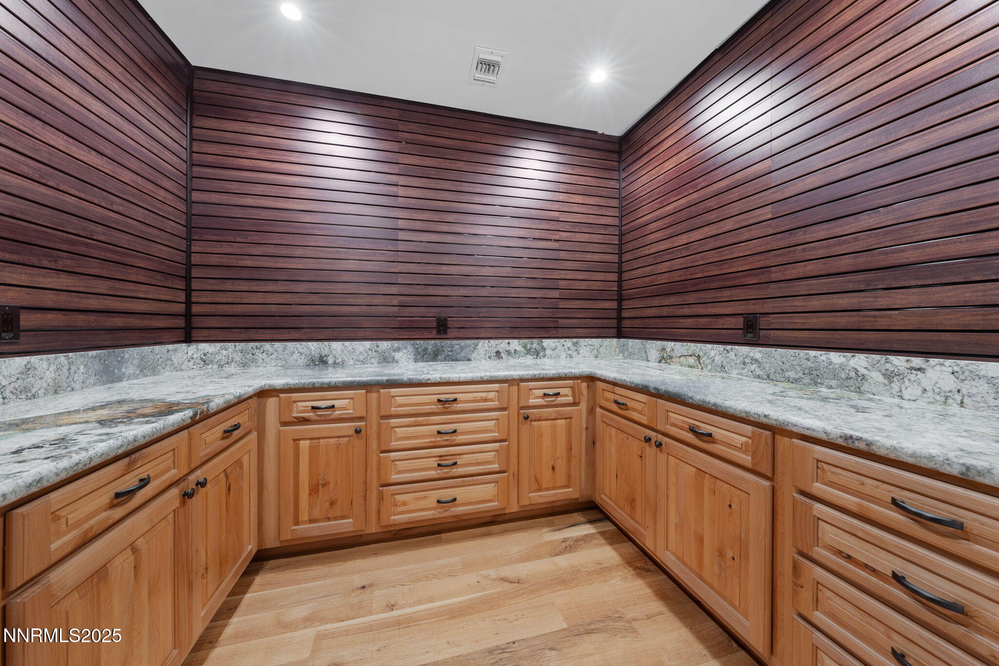 179-web-or-mls-DS201274