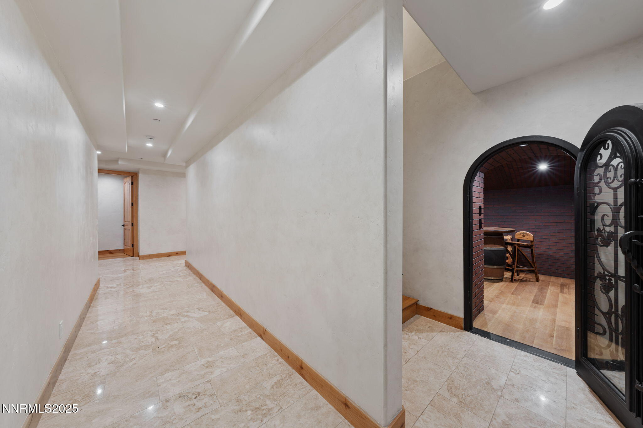 135-web-or-mls-DS201054