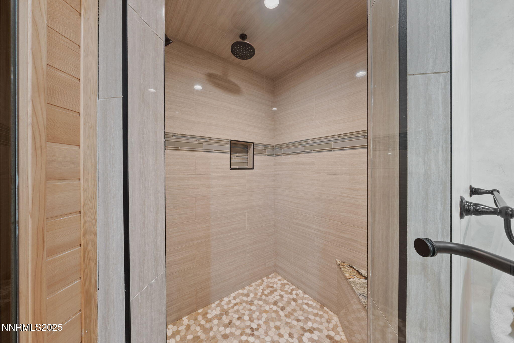 153-web-or-mls-DS201144