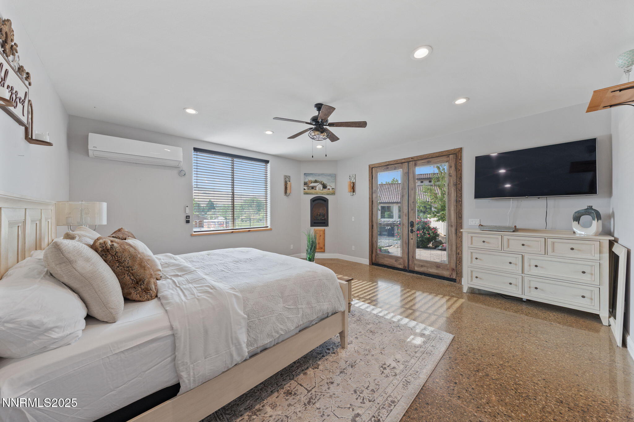 250-web-or-mls-DS203094