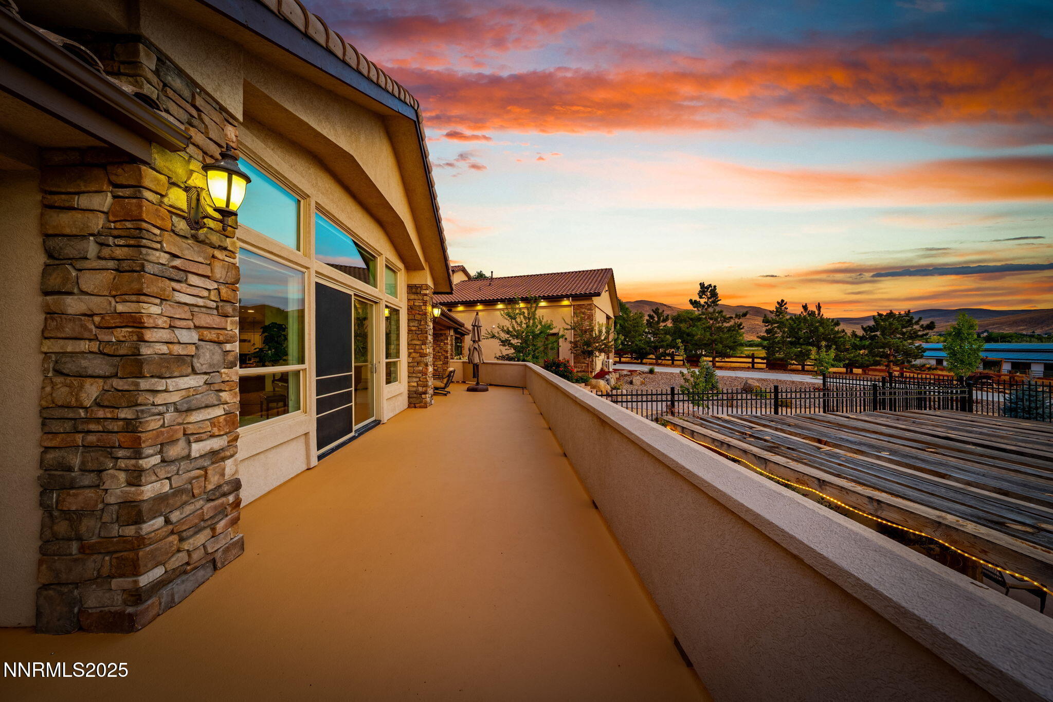 44-web-or-mls-DS202277