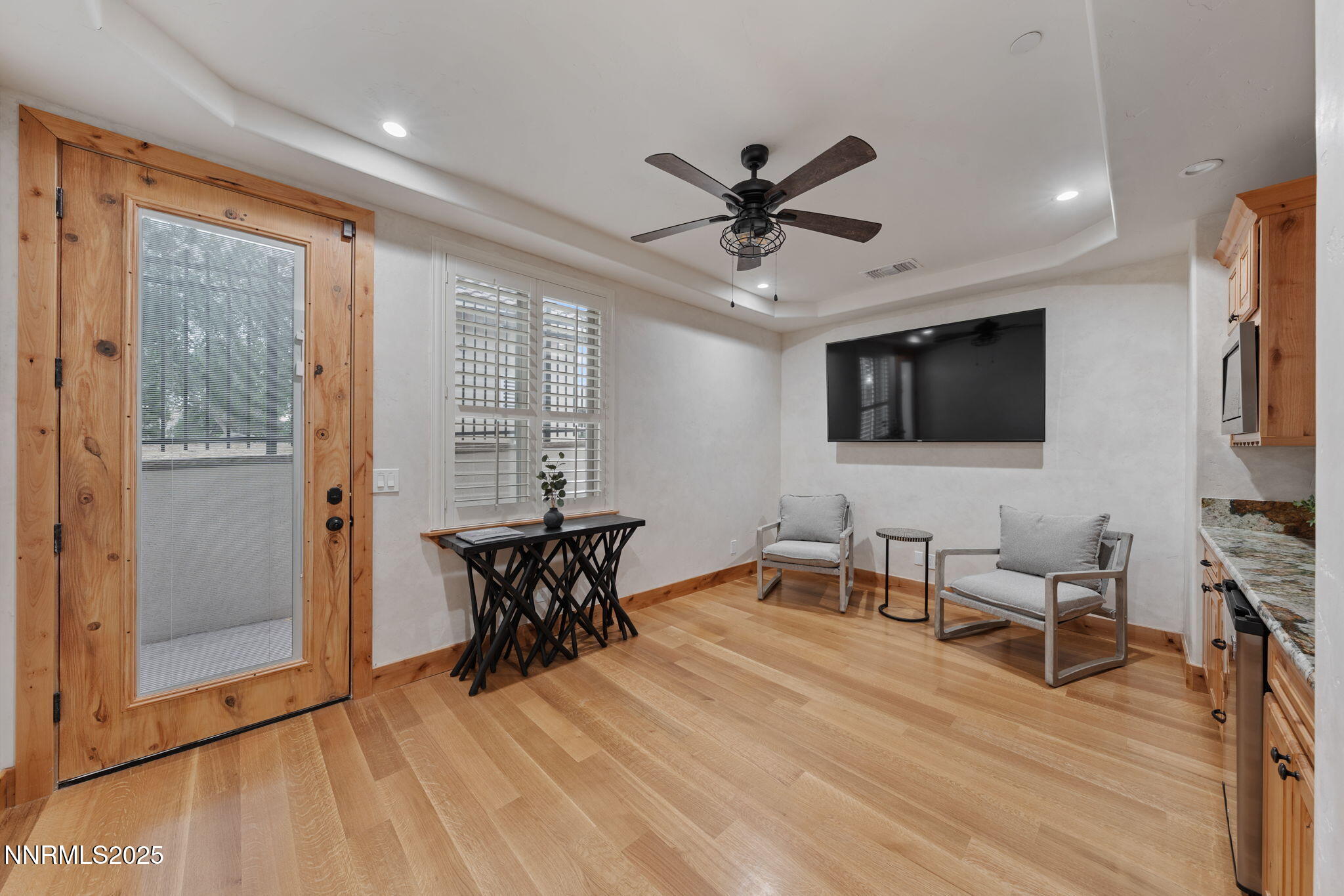 147-web-or-mls-DS201114