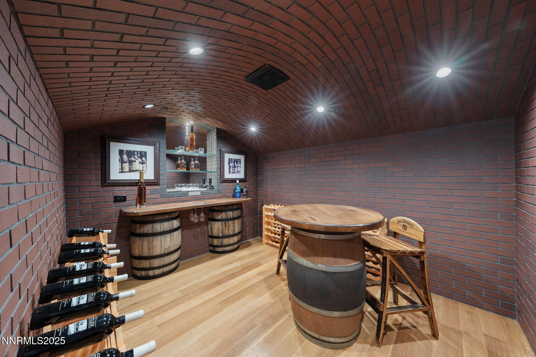 137-web-or-mls-DS201064