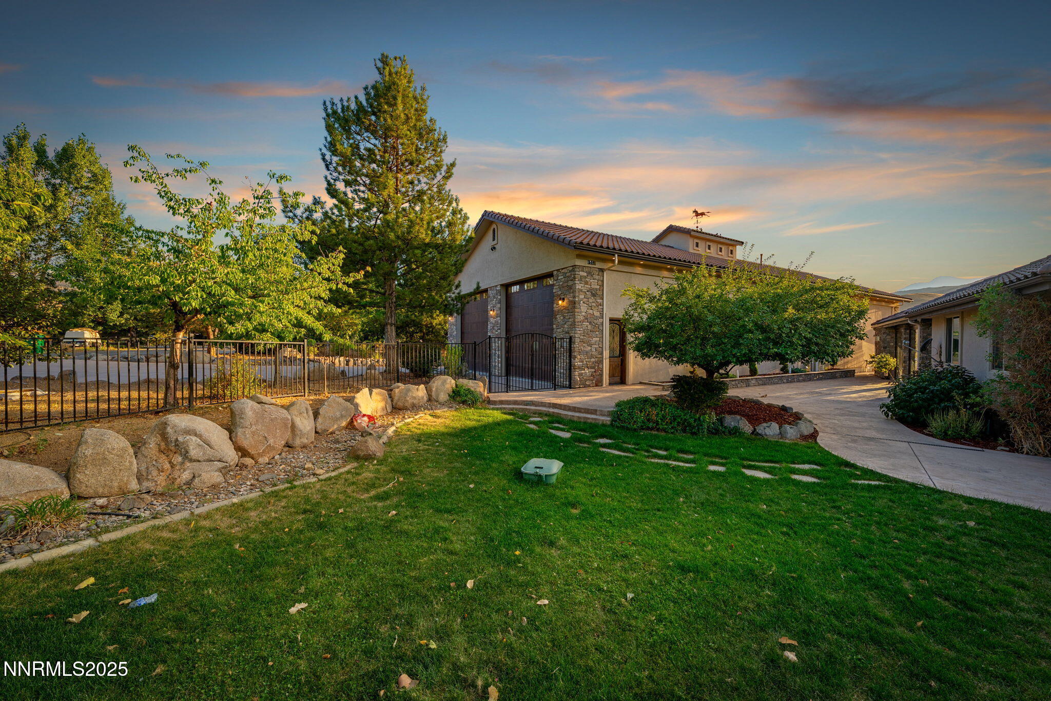 55-web-or-mls-DS203557