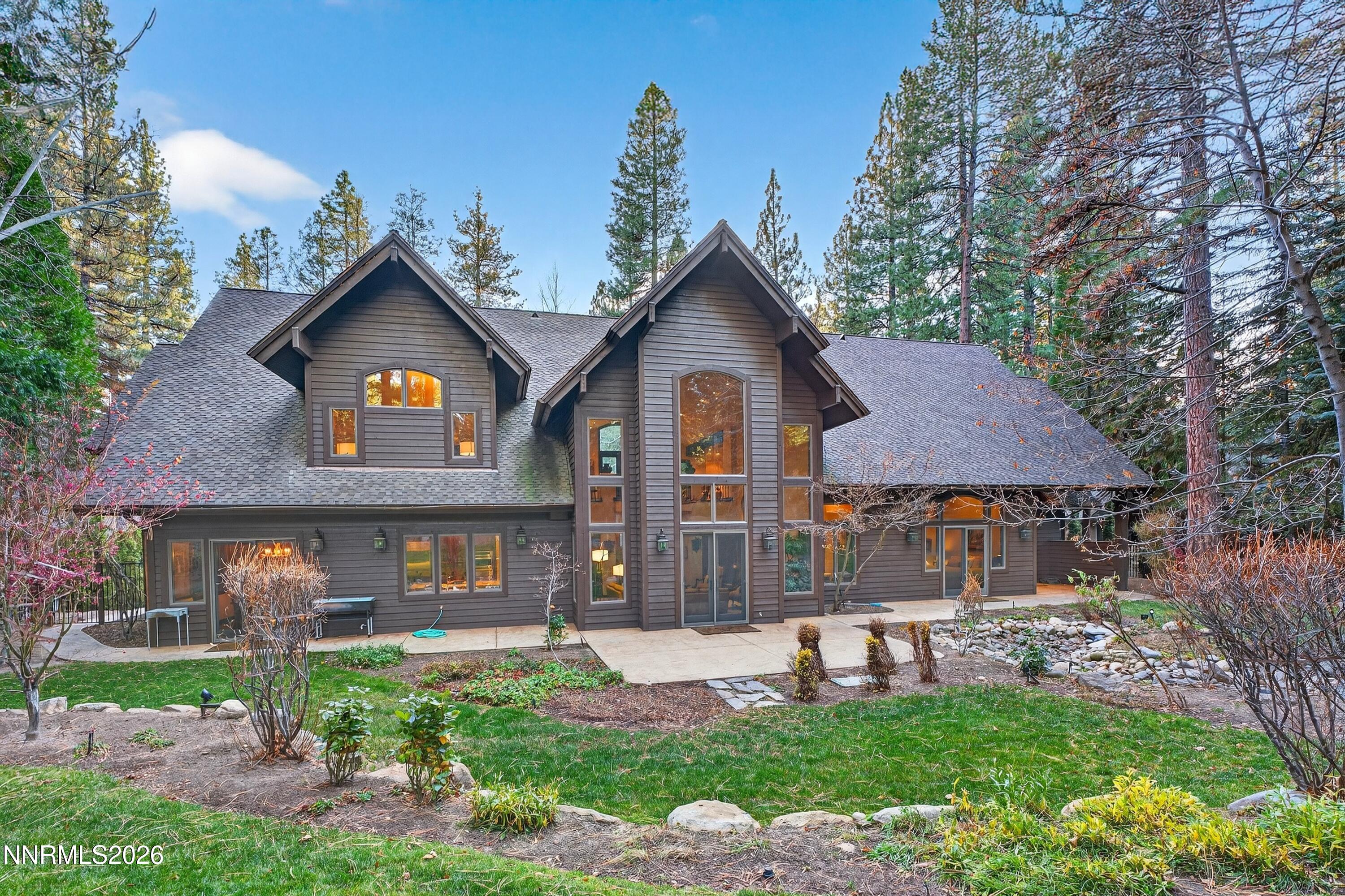 Backyard Lawn & Exterior