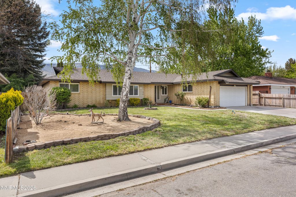 Photo of 904 Saratoga Way, Carson City, NV 89703 (MLS # 260005830)