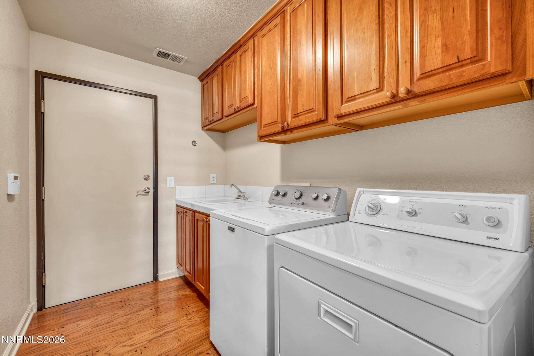 27-web-or-mls-2900-wilbur-may-pkwy-2801