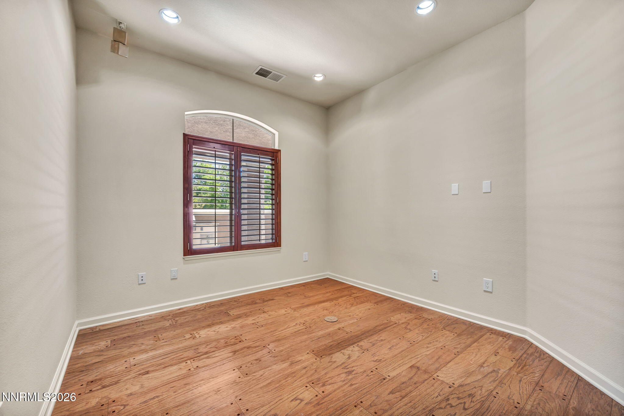 56-web-or-mls-2900-wilbur-may-pkwy-2801