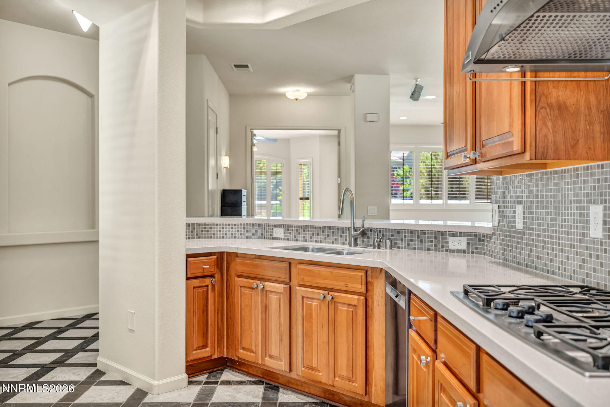 73-web-or-mls-2900-wilbur-may-pkwy-2801