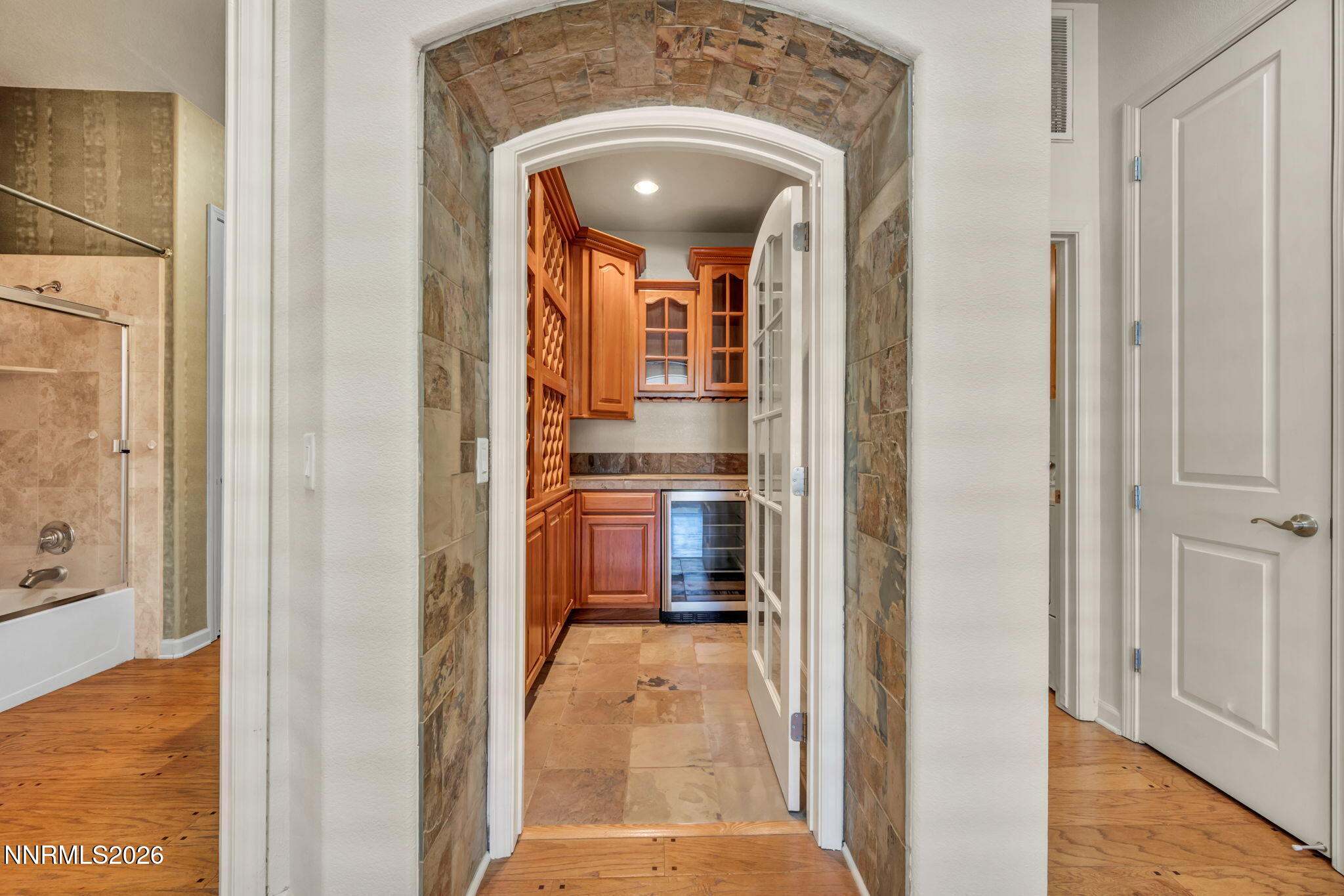 29-web-or-mls-2900-wilbur-may-pkwy-2801