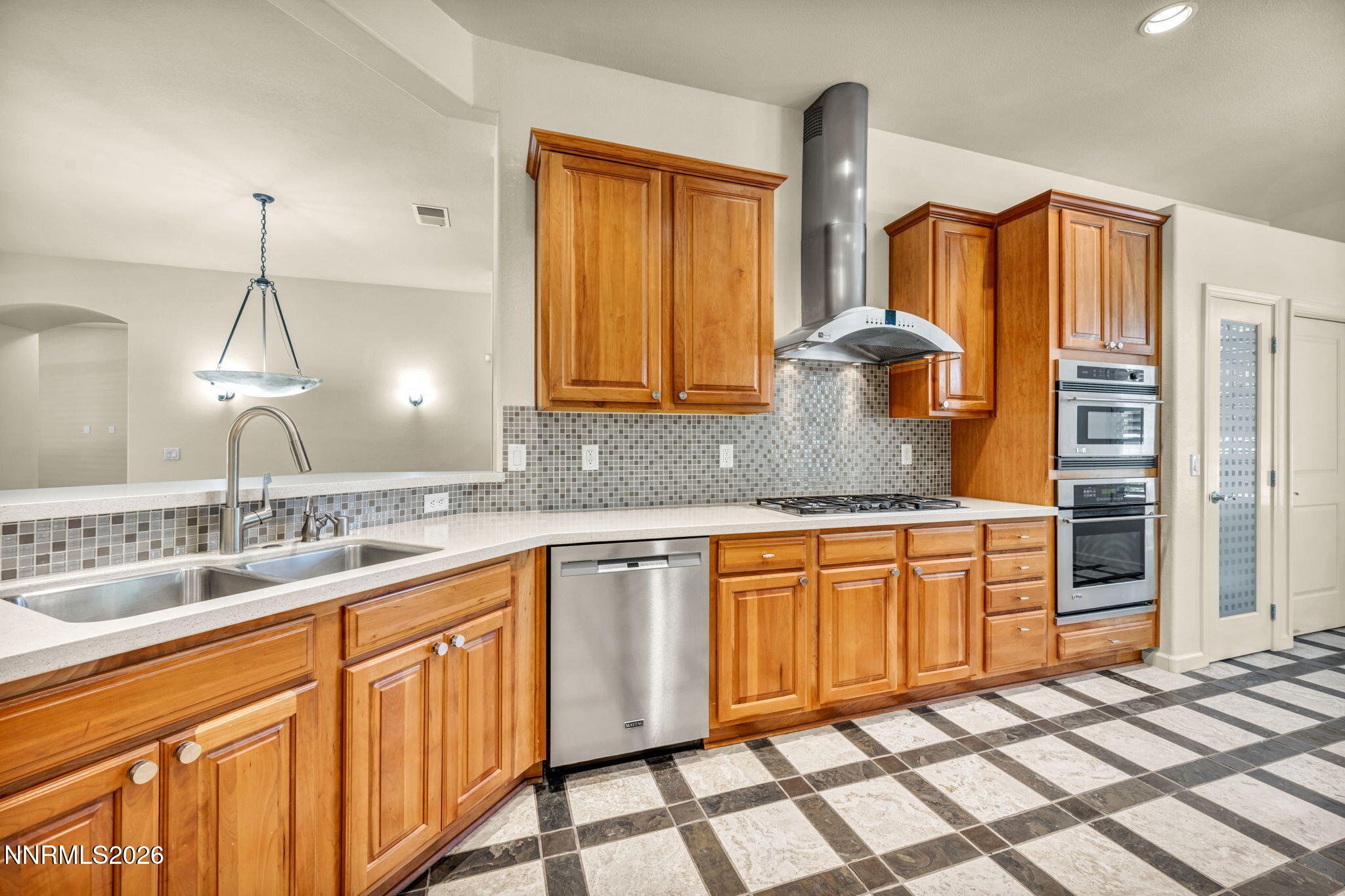 71-web-or-mls-2900-wilbur-may-pkwy-2801