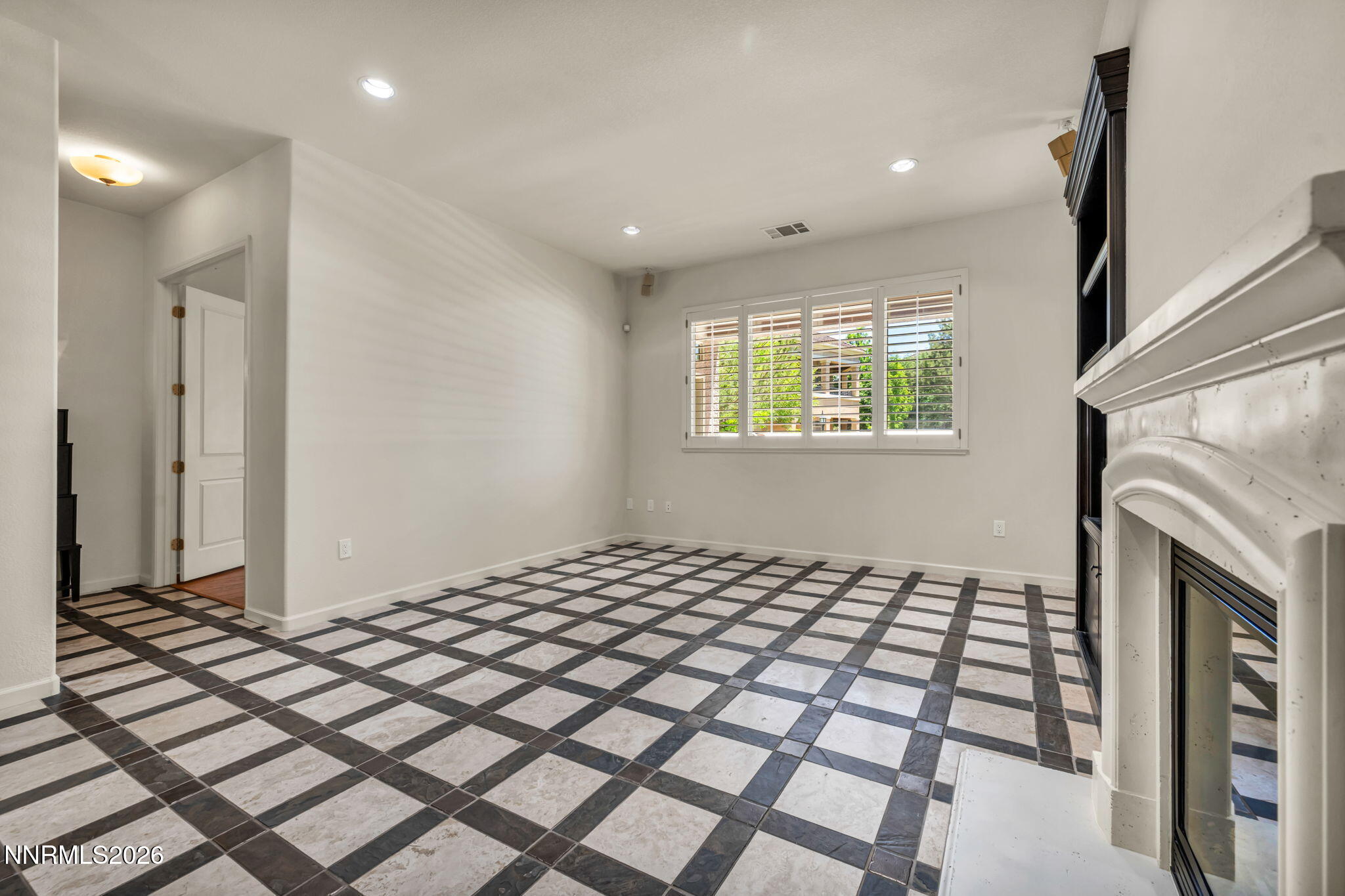 26-web-or-mls-2900-wilbur-may-pkwy-2801