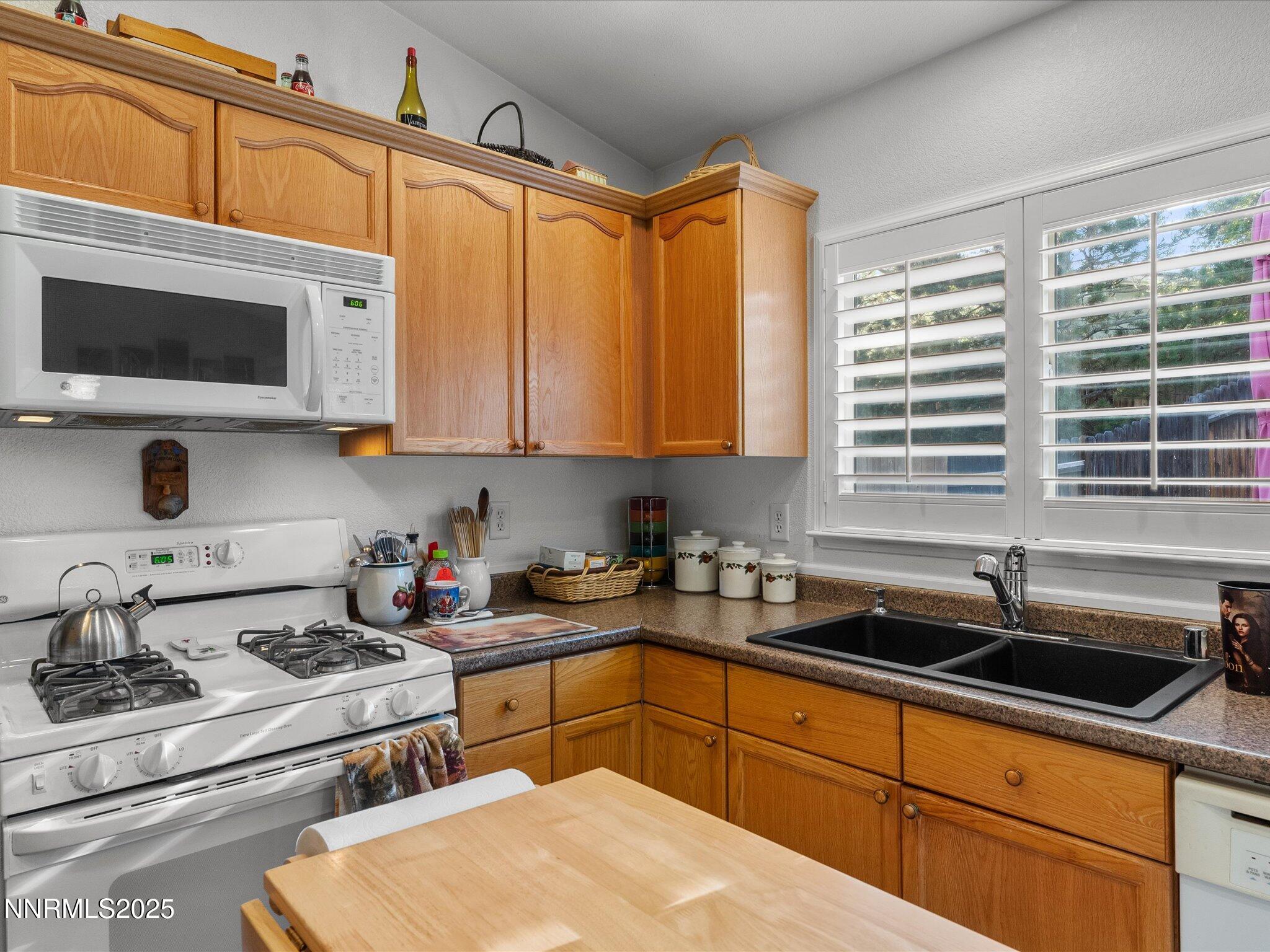 15-9493 Long River Dr-114