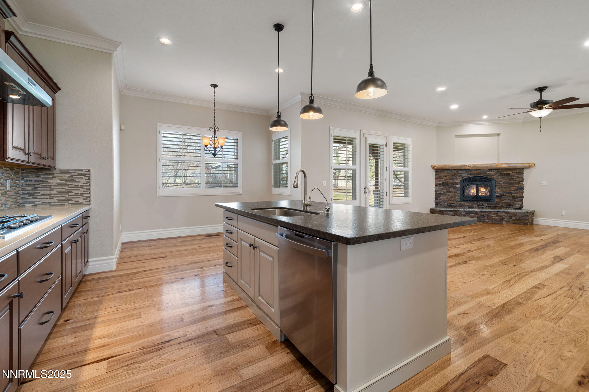 46-web-or-mls-505 Sierra Manor-8