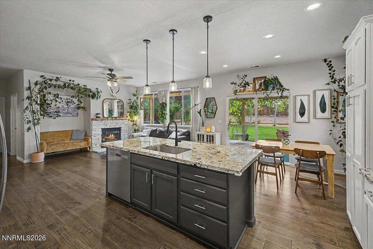 866 N University Park Loop