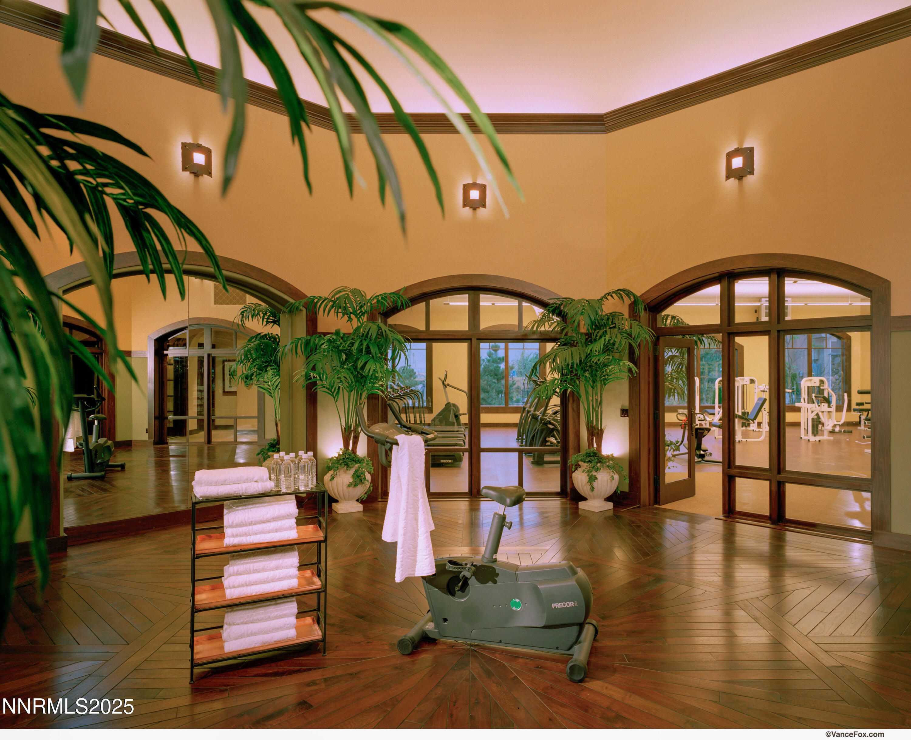 990WilburMayClubhouse01