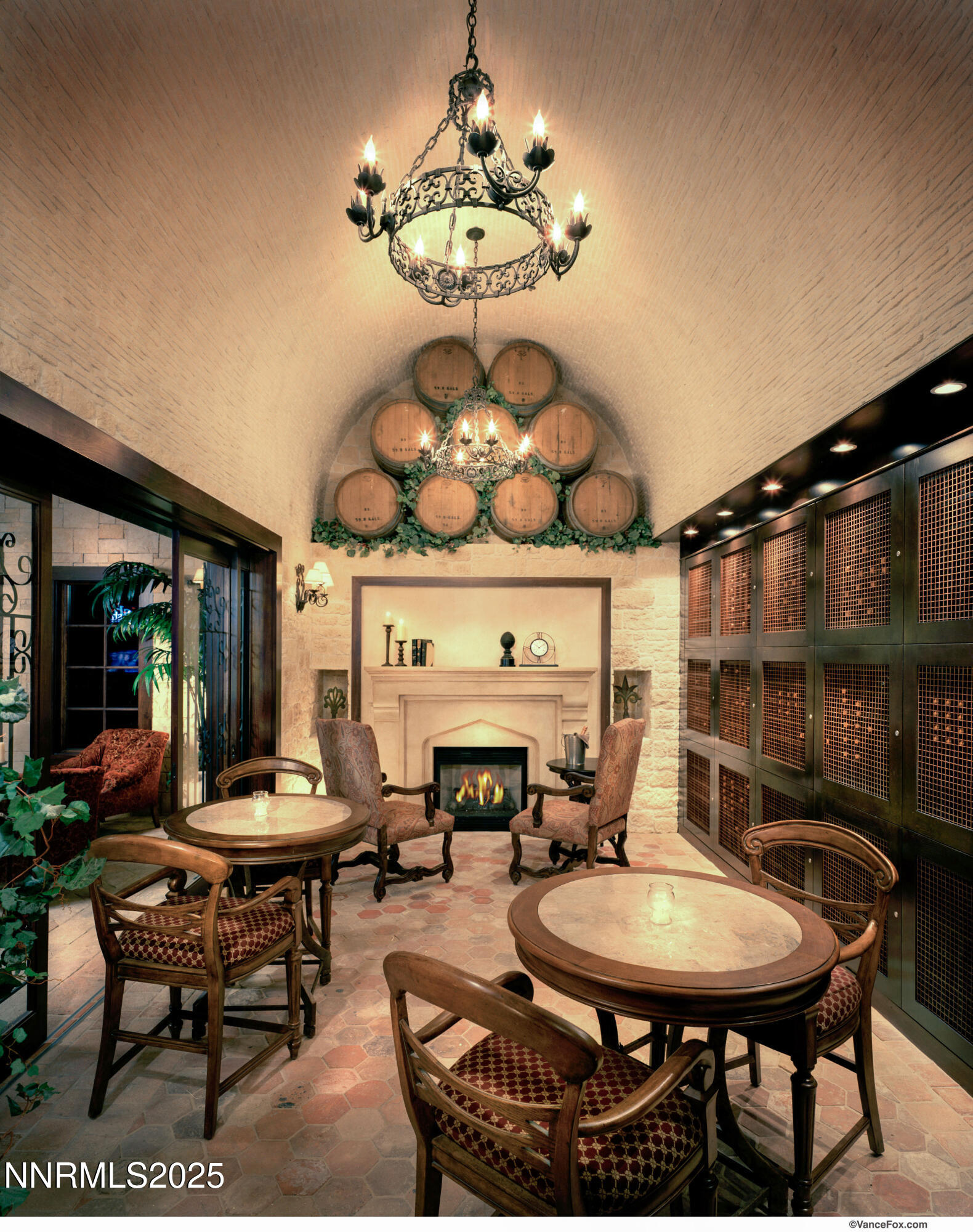 990WilburMayClubhouse07