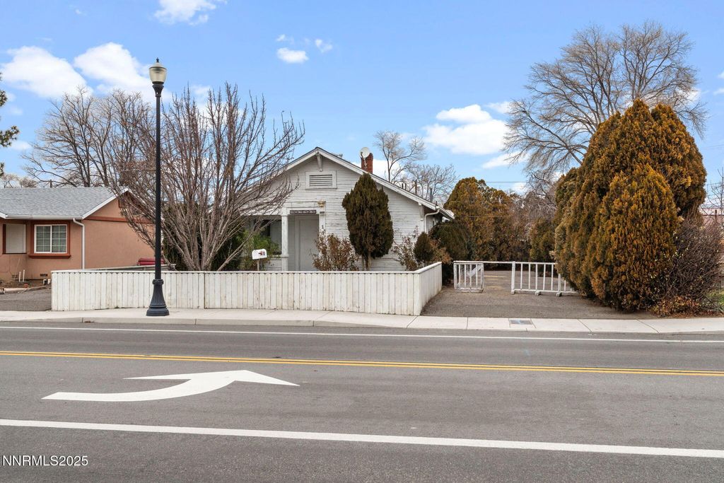 Photo of 1016 Prater Way, Sparks, NV 89431 (MLS # 260000012)