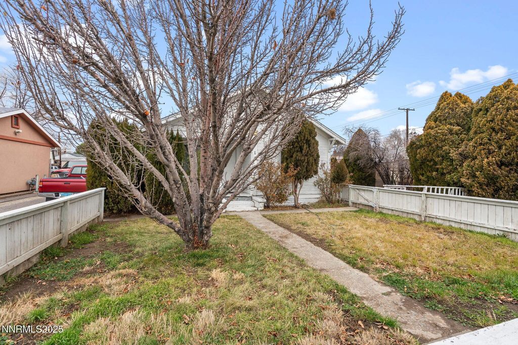 Photo of 1016 Prater Way, Sparks, NV 89431 (MLS # 260000012)