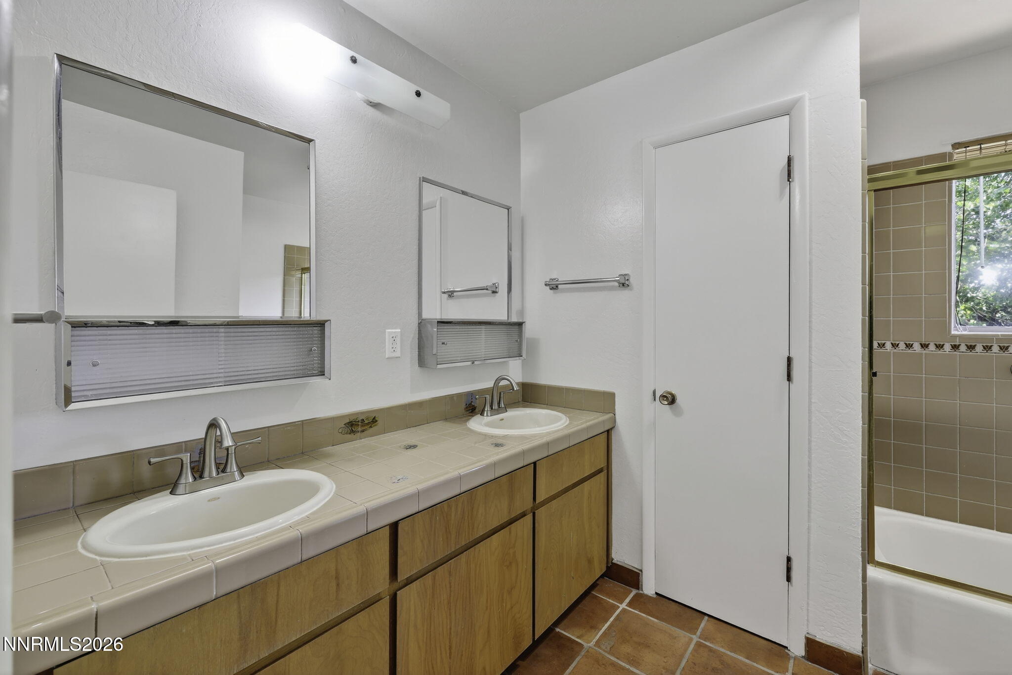 41-web-or-mls-1051 Riverview-34