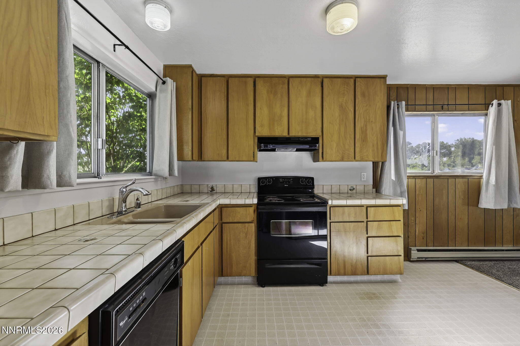 24-web-or-mls-1051 Riverview-18