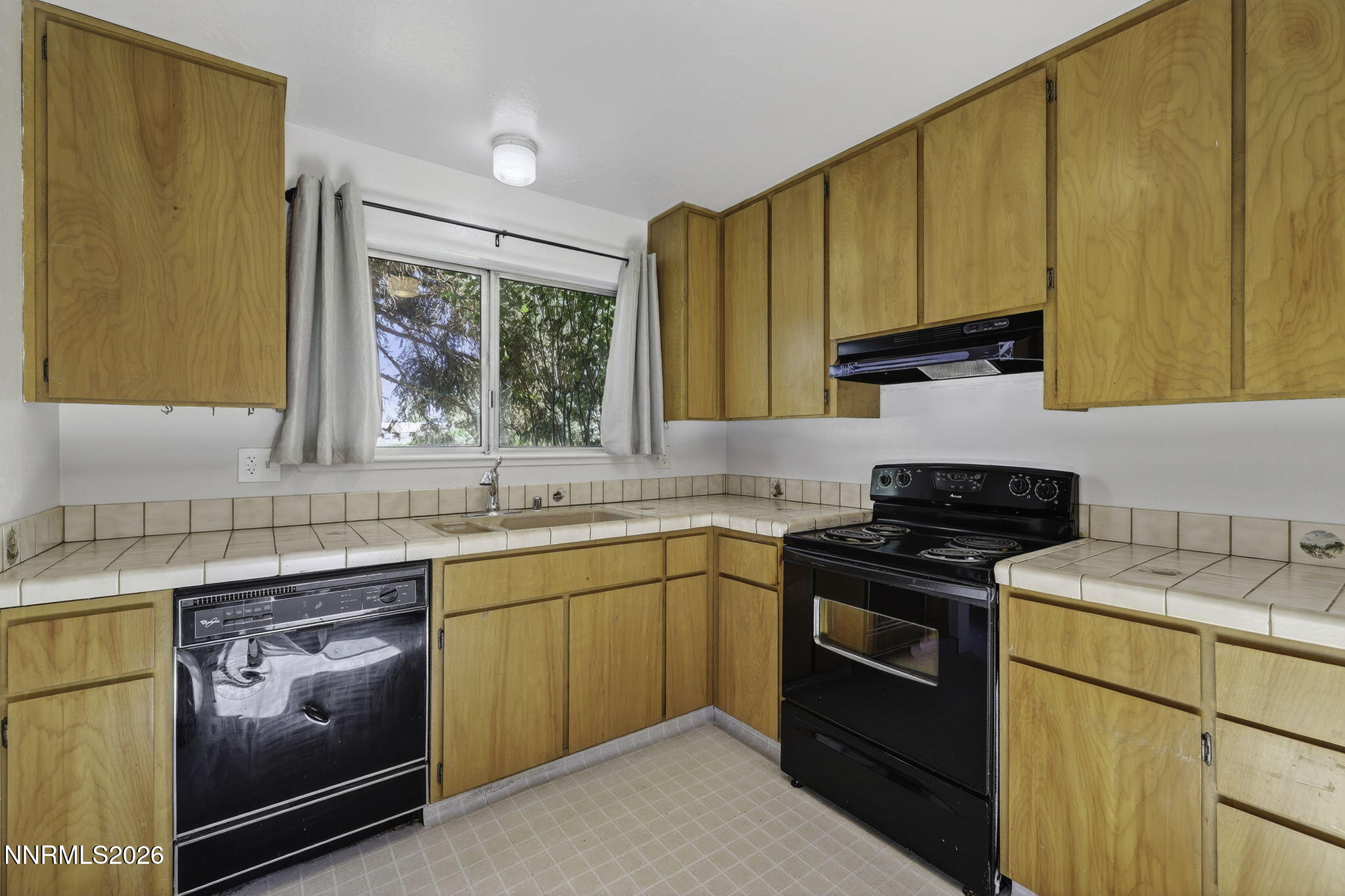 22-web-or-mls-1051 Riverview-17