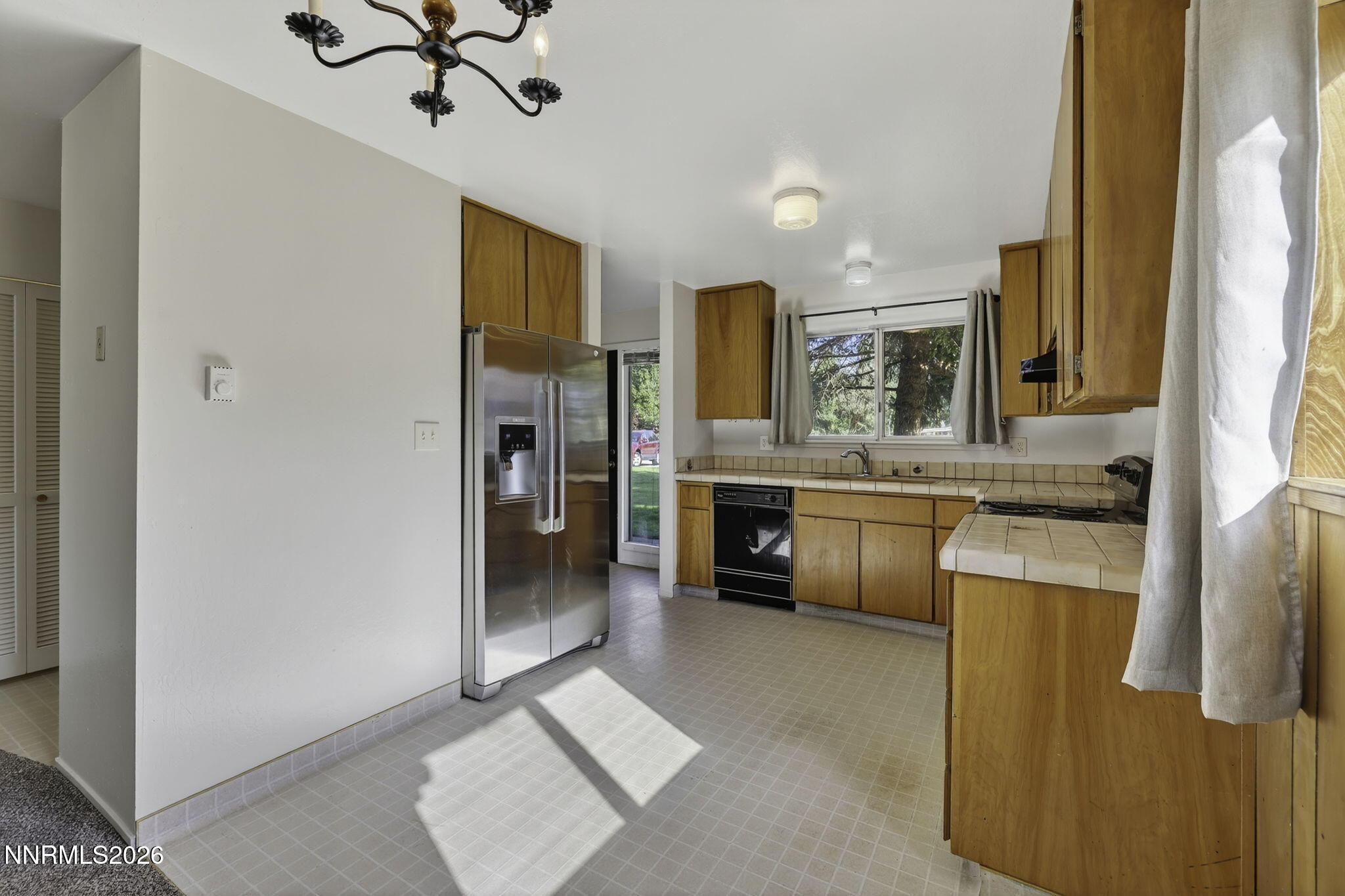 21-web-or-mls-1051 Riverview-16