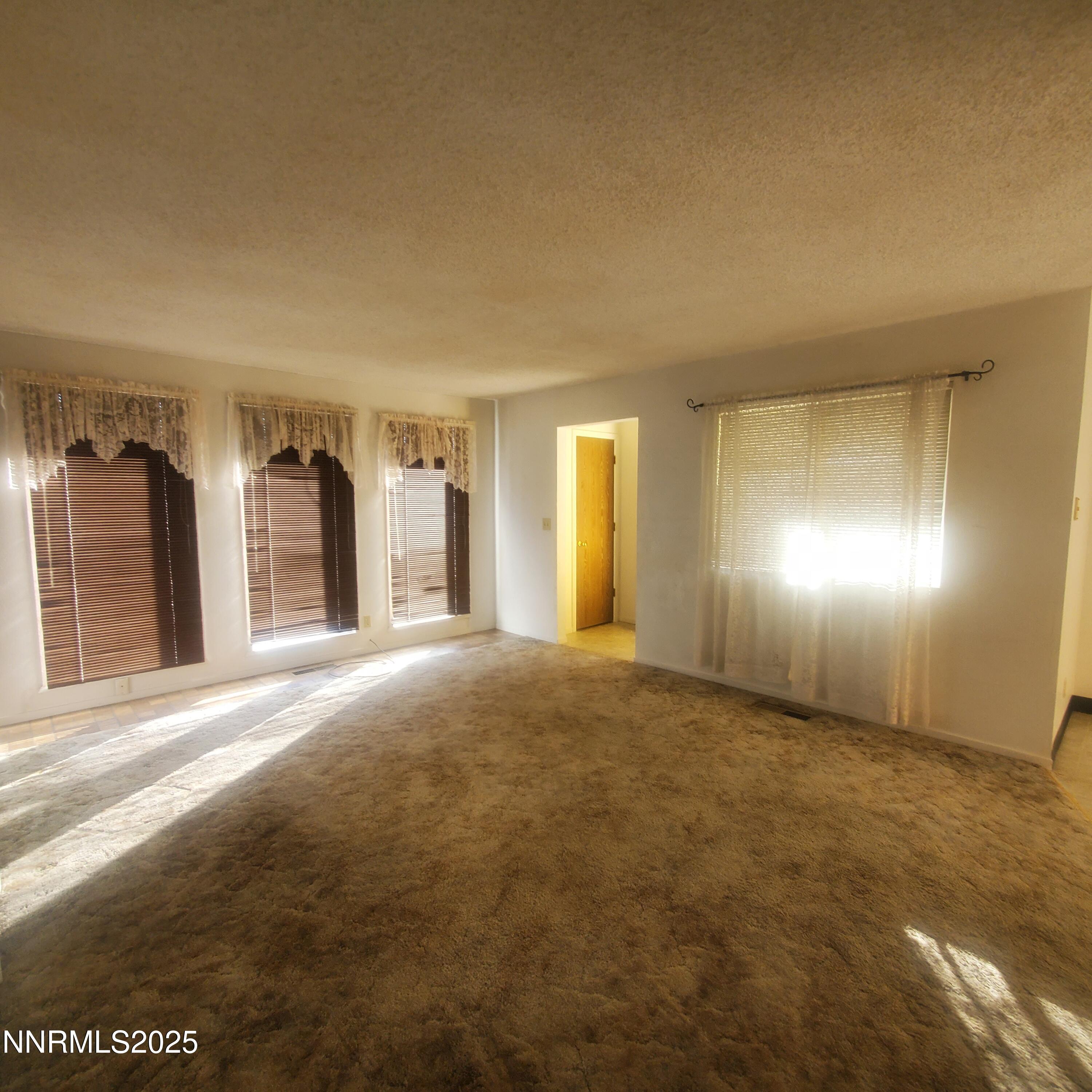 104 F st livingroom from kitchen