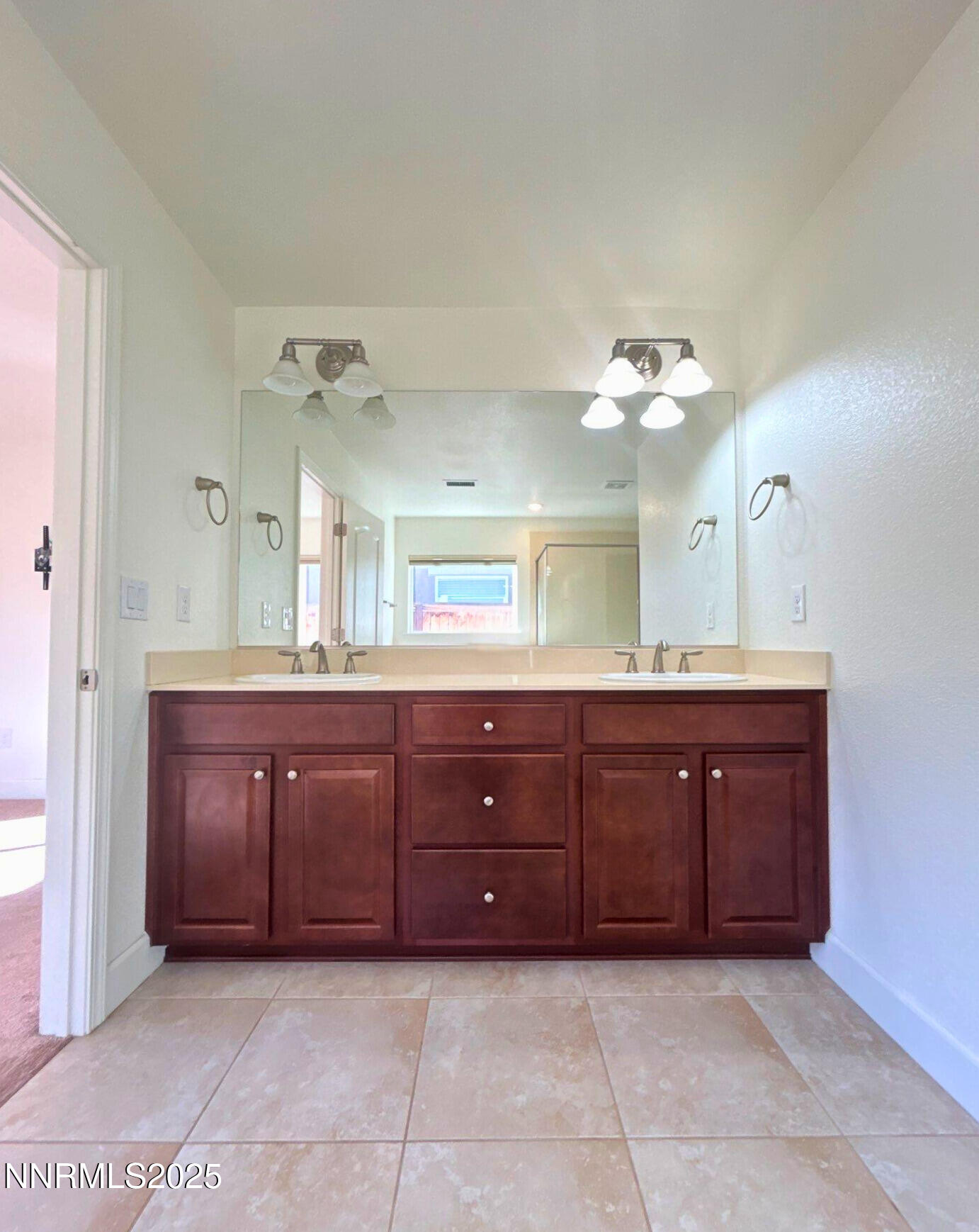 a5cf7d39-f7dd-44f5-8bc6-e319dd37cc14