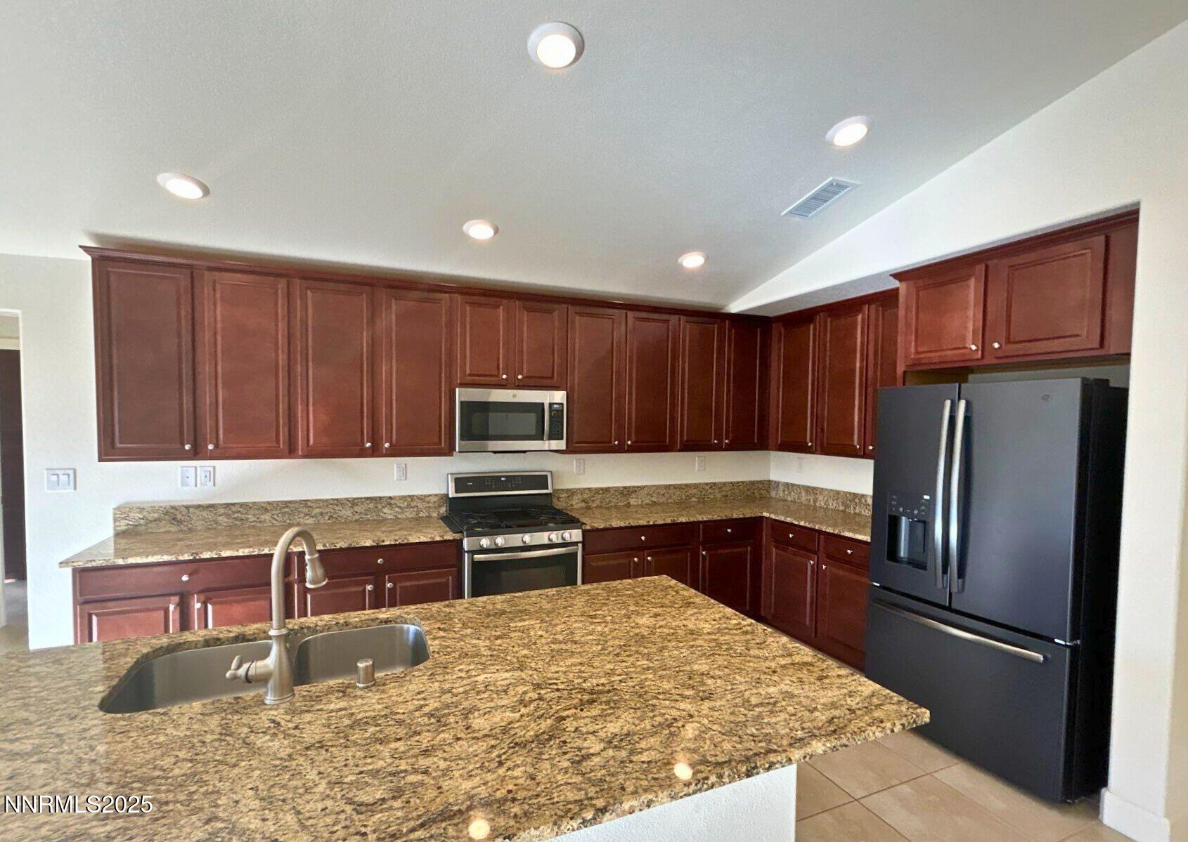 5ed9caa1-349d-40cb-954e-68764645106a