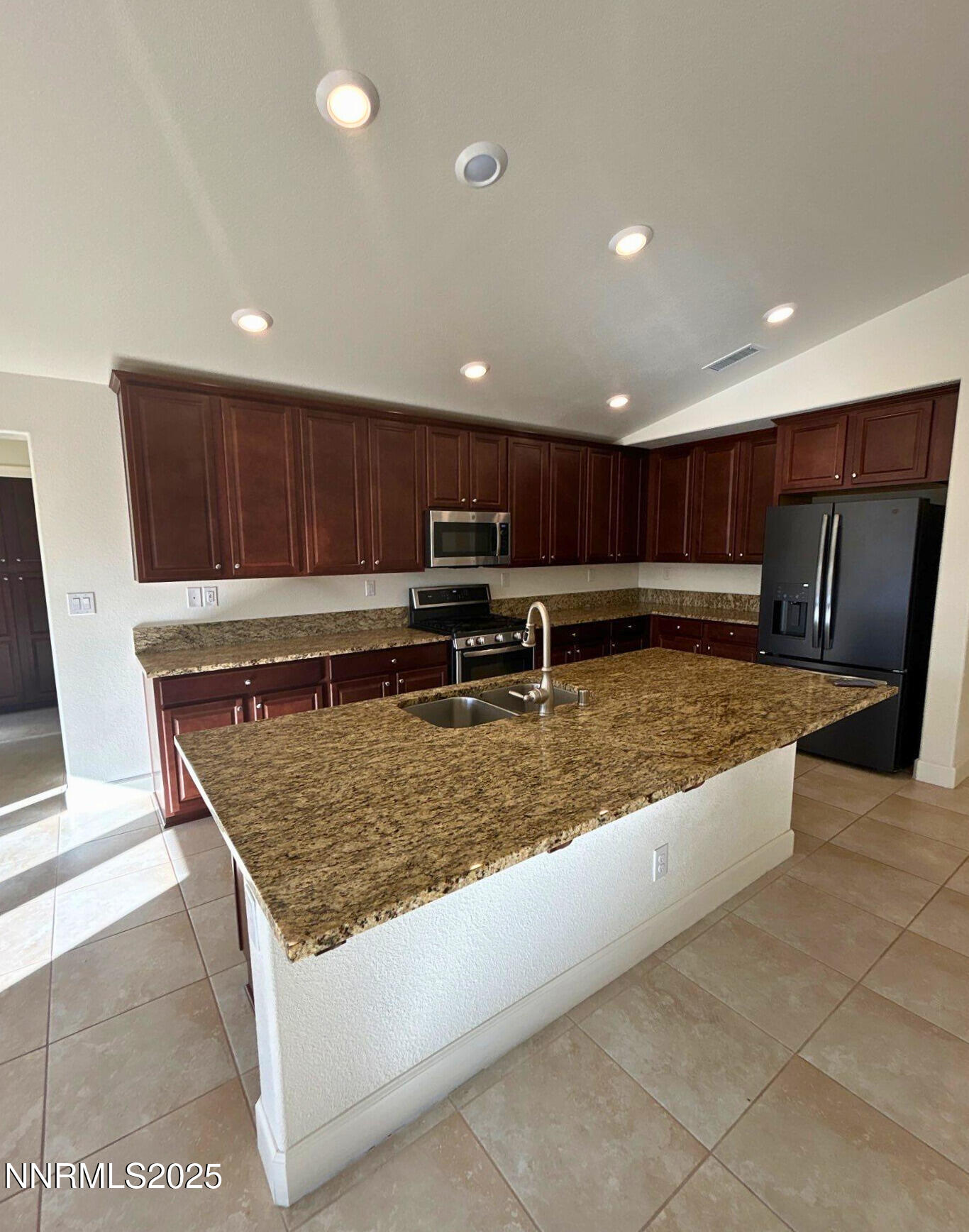 0099ba1d-c55e-4fa7-8943-152b23d4aa67