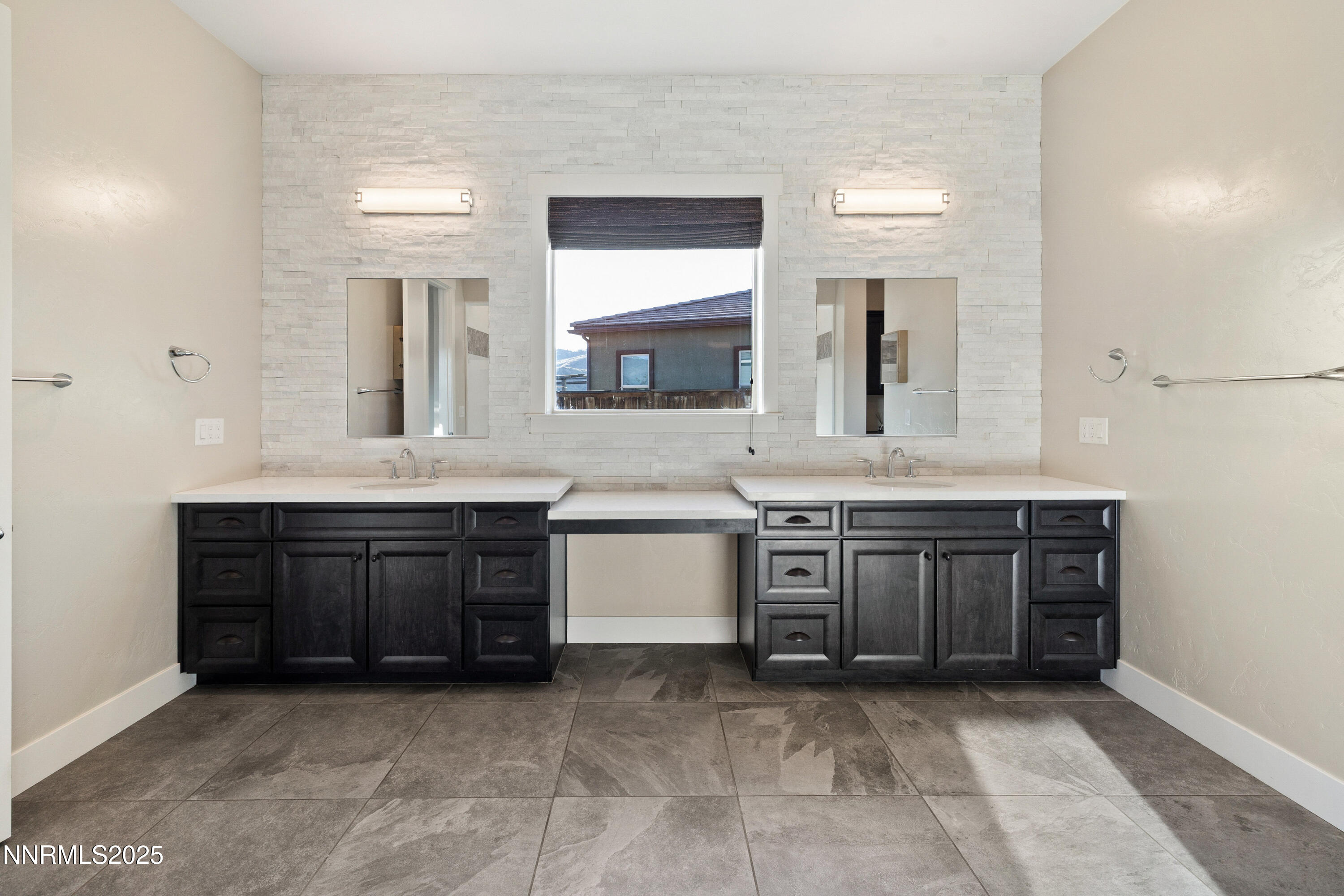 013_28-print-2223_hillsborough-14_333