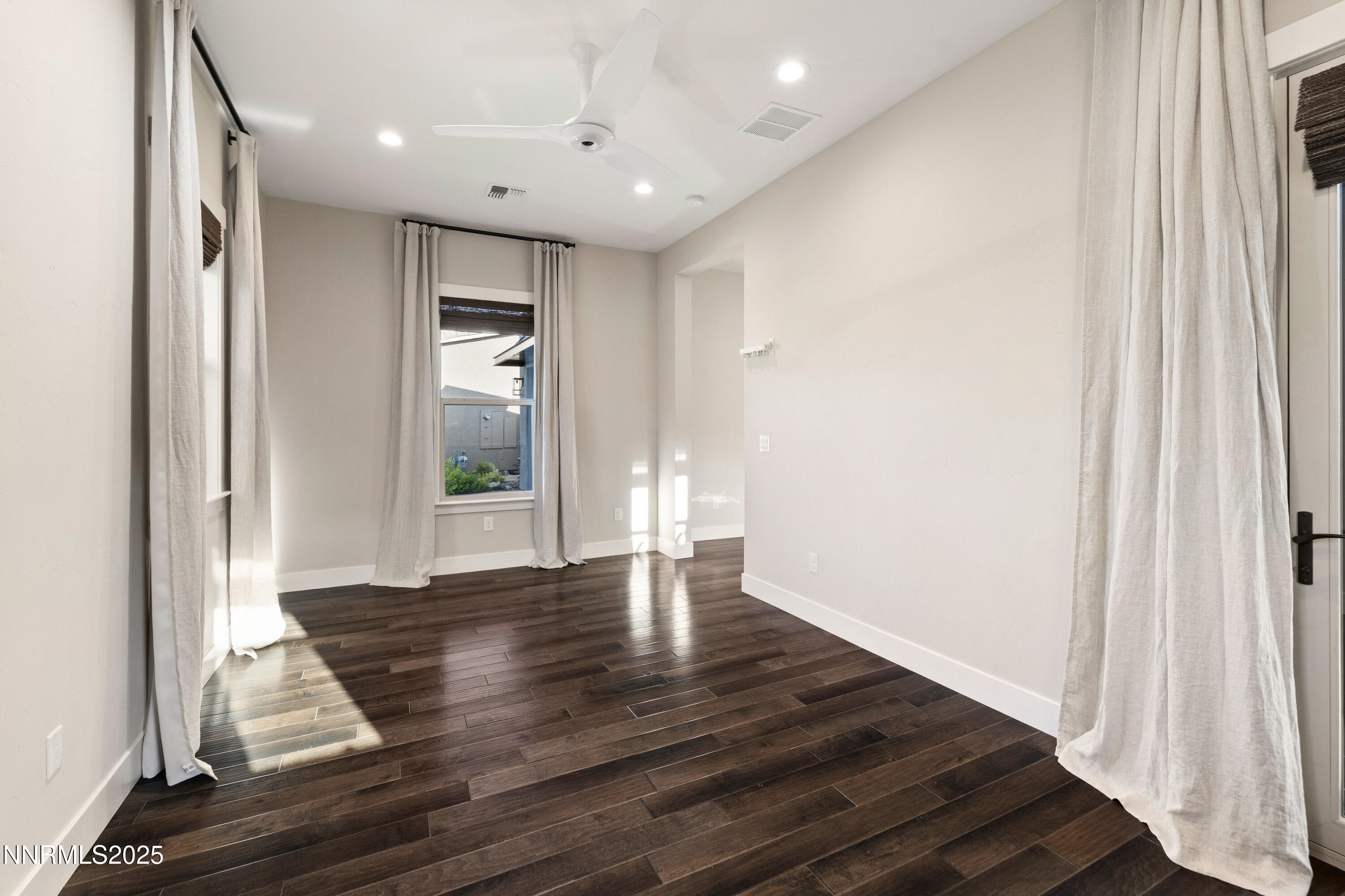 018_16-print-2223_hillsborough-2_731