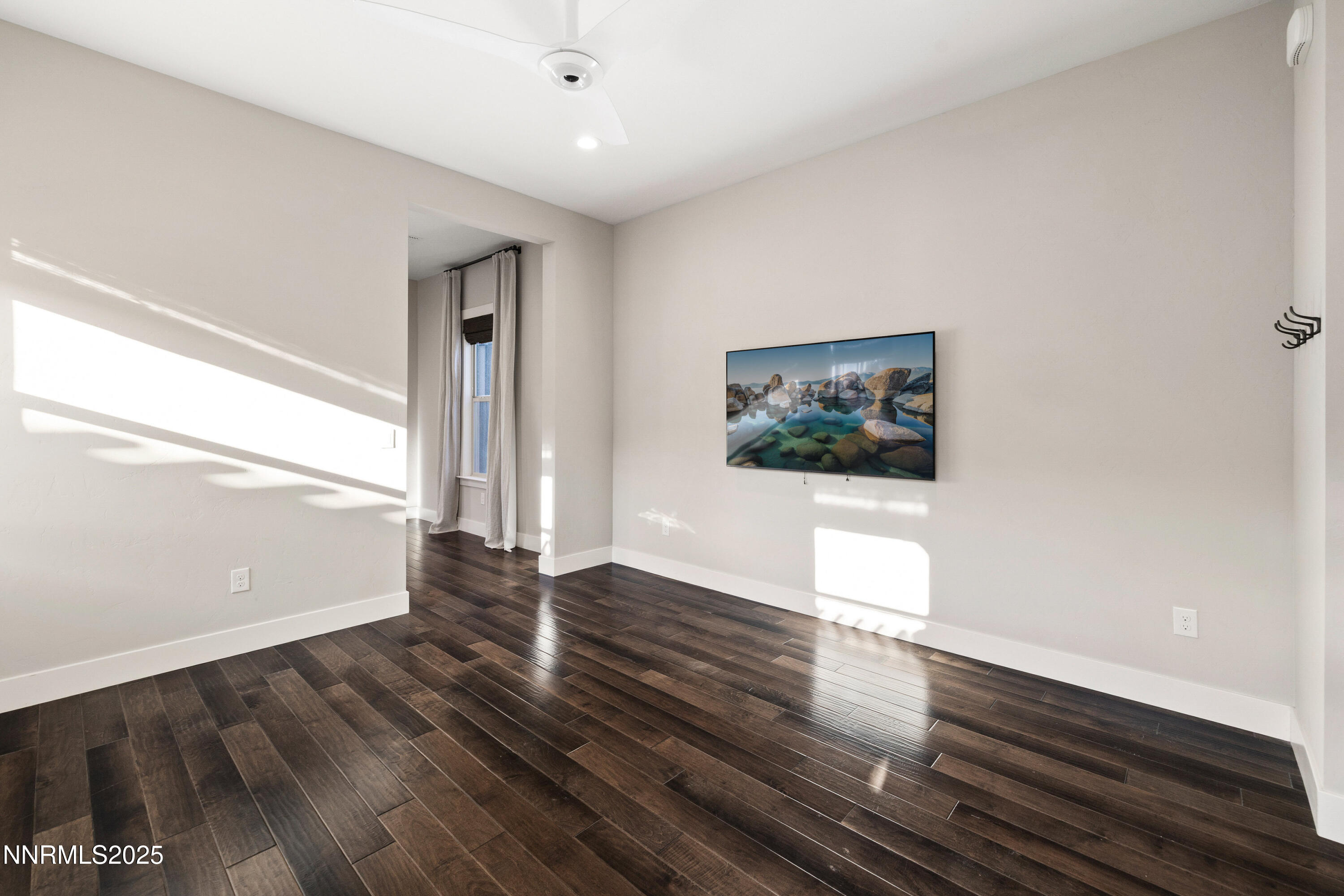 020_18-print-2223_hillsborough-4_580