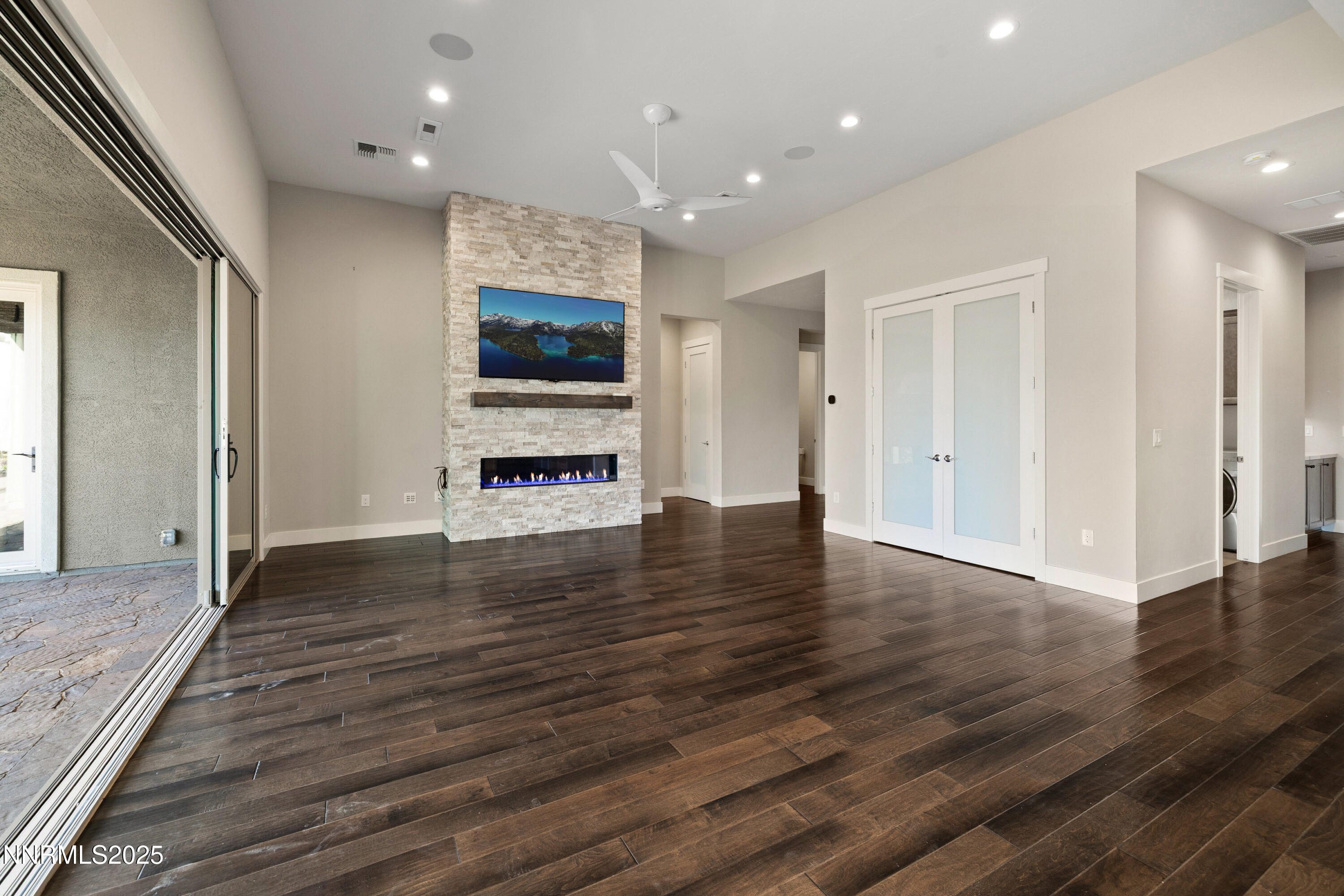 010_33-print-2223_hillsborough-19_326