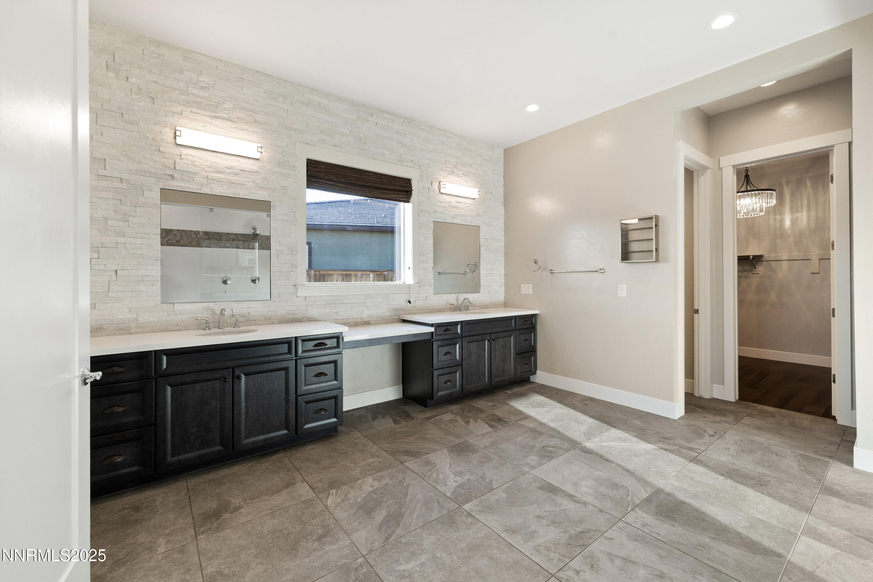 016_27-print-2223_hillsborough-13_860