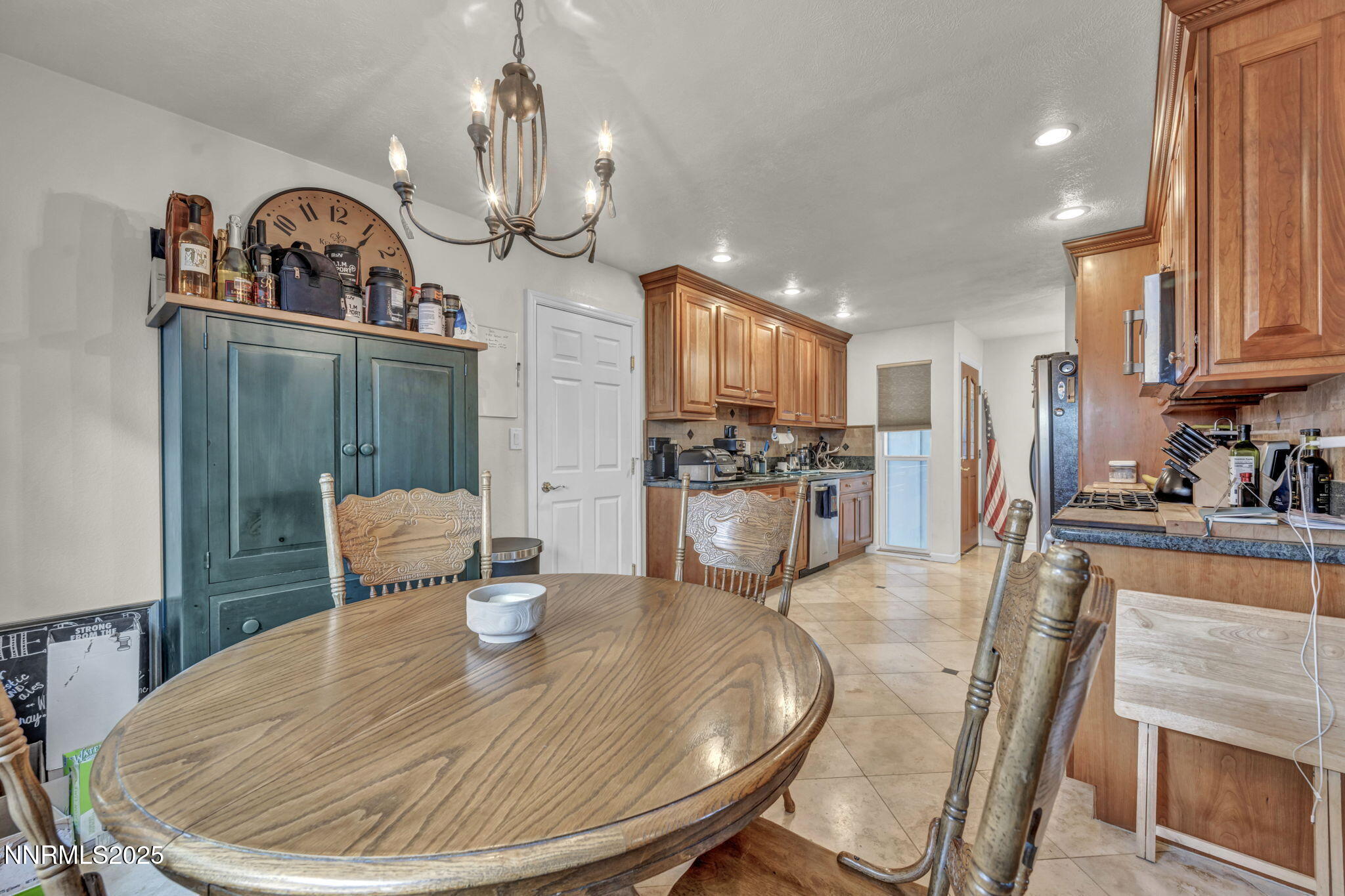 19-web-or-mls-2600-gellert-dr