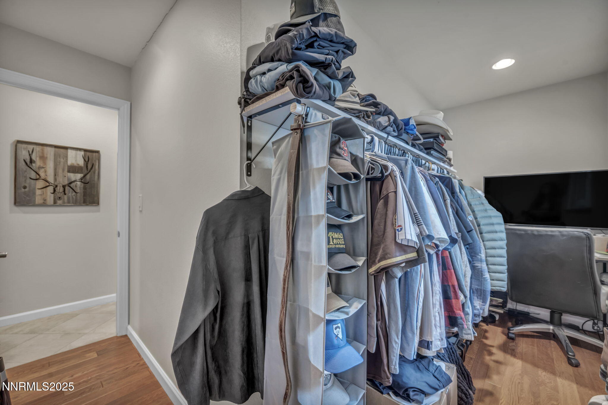 29-web-or-mls-2600-gellert-dr