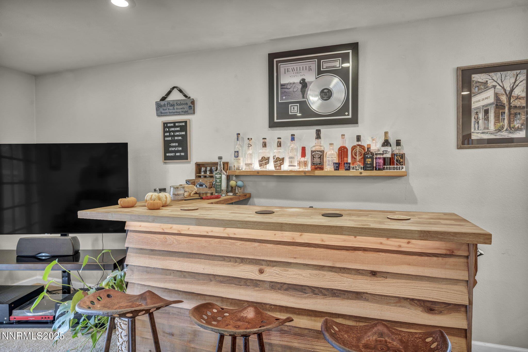 17-web-or-mls-2600-gellert-dr